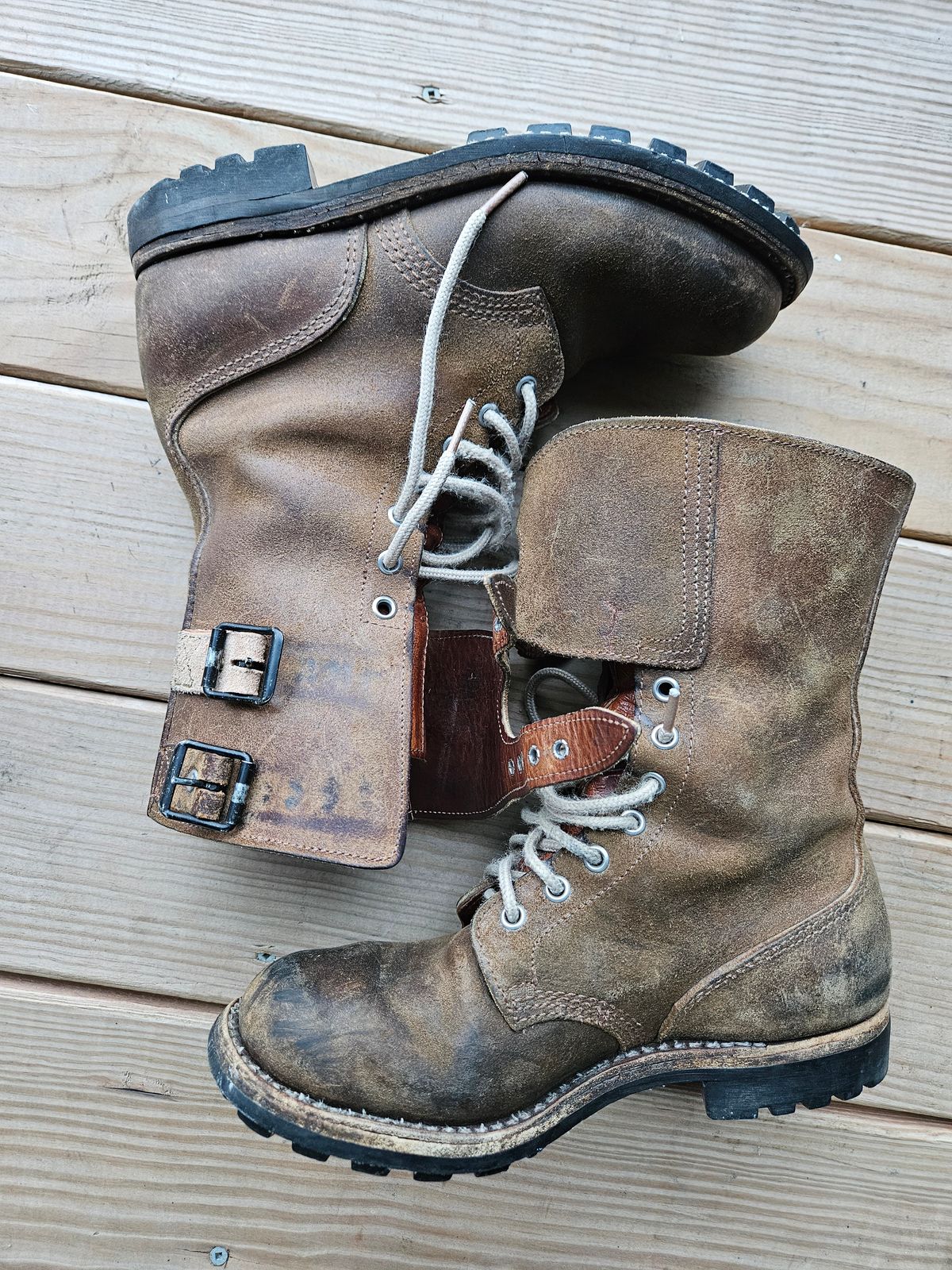 Photo by Niko on February 5, 2024 of the Unknown Maker French M47/US M43 Copy in Unknown Natural Veg Tan.