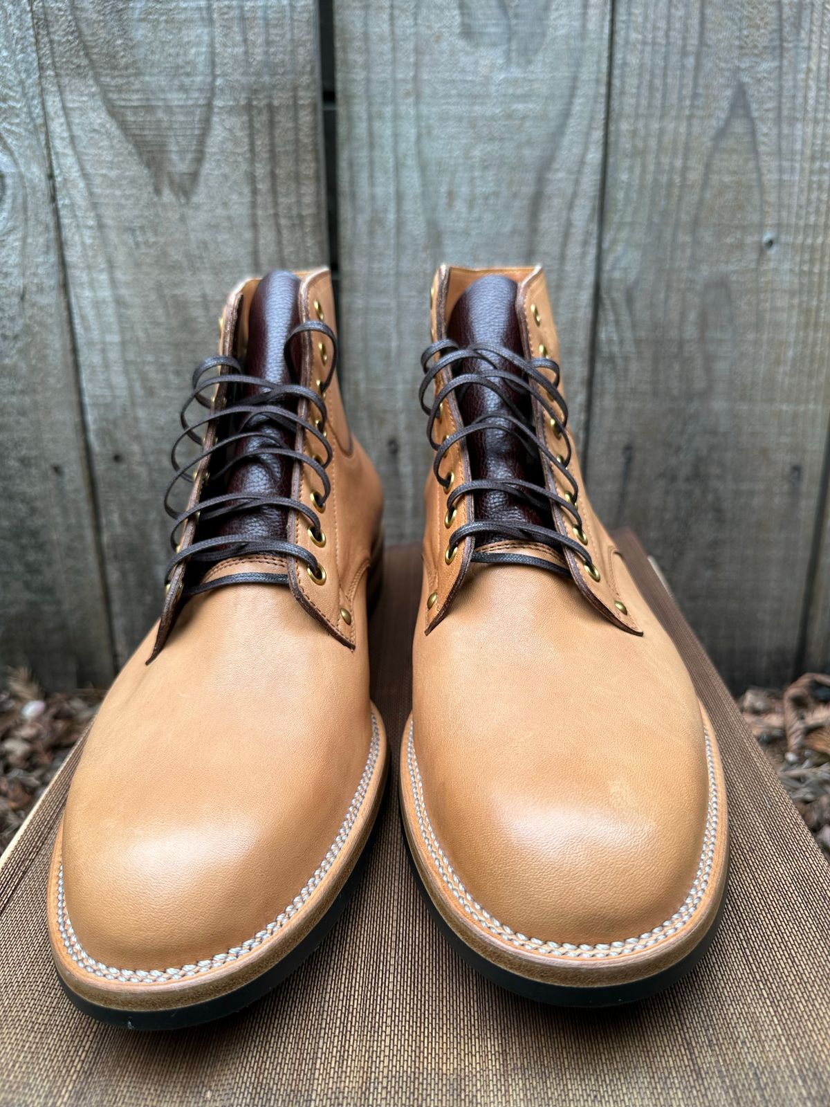 Photo by gv7 on November 1, 2022 of the Iron Boots x Østmo Type 1 in Maryam Natural Horsehide.