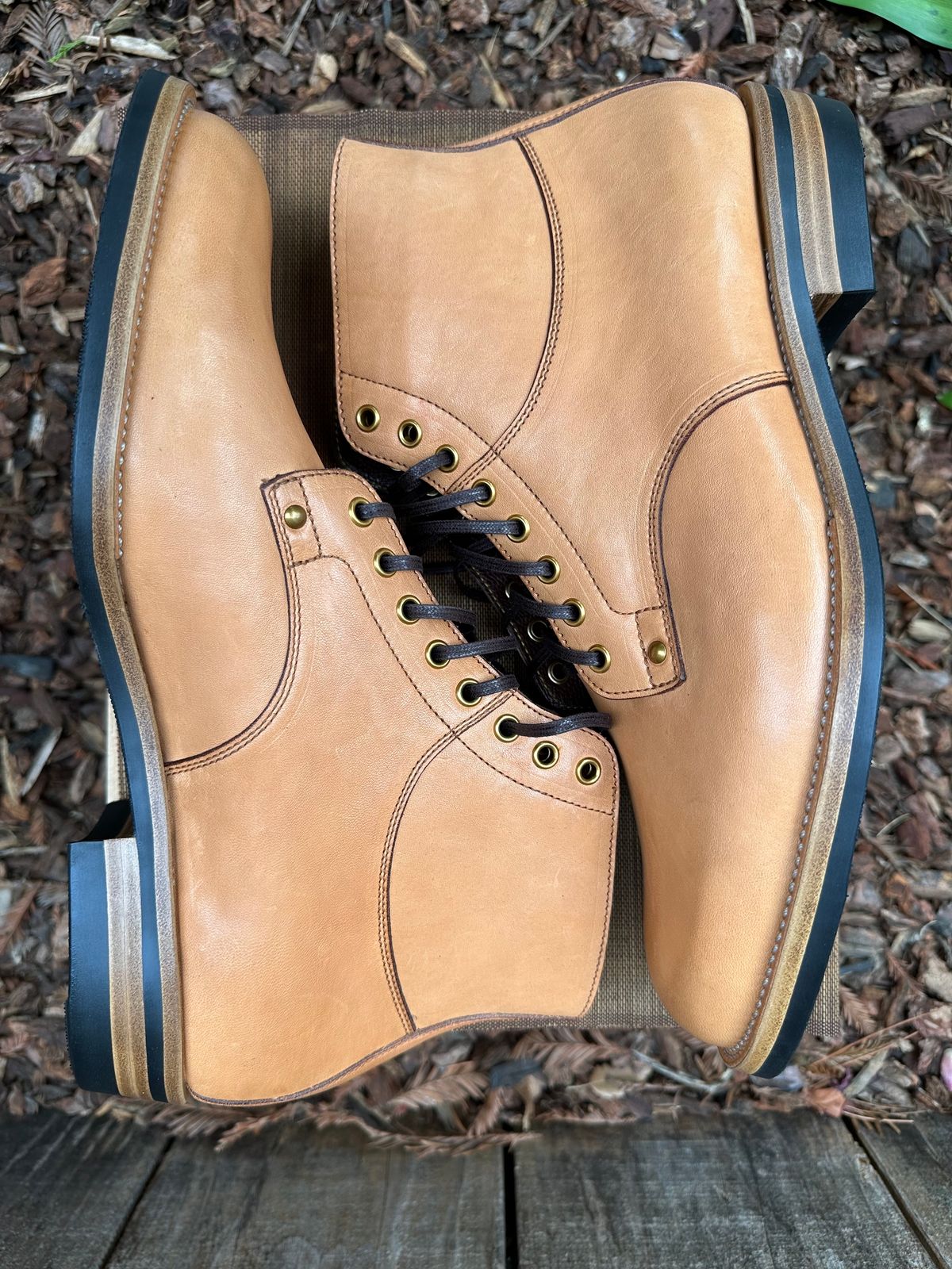 Photo by gv7 on November 1, 2022 of the Iron Boots x Østmo Type 1 in Maryam Natural Horsehide.