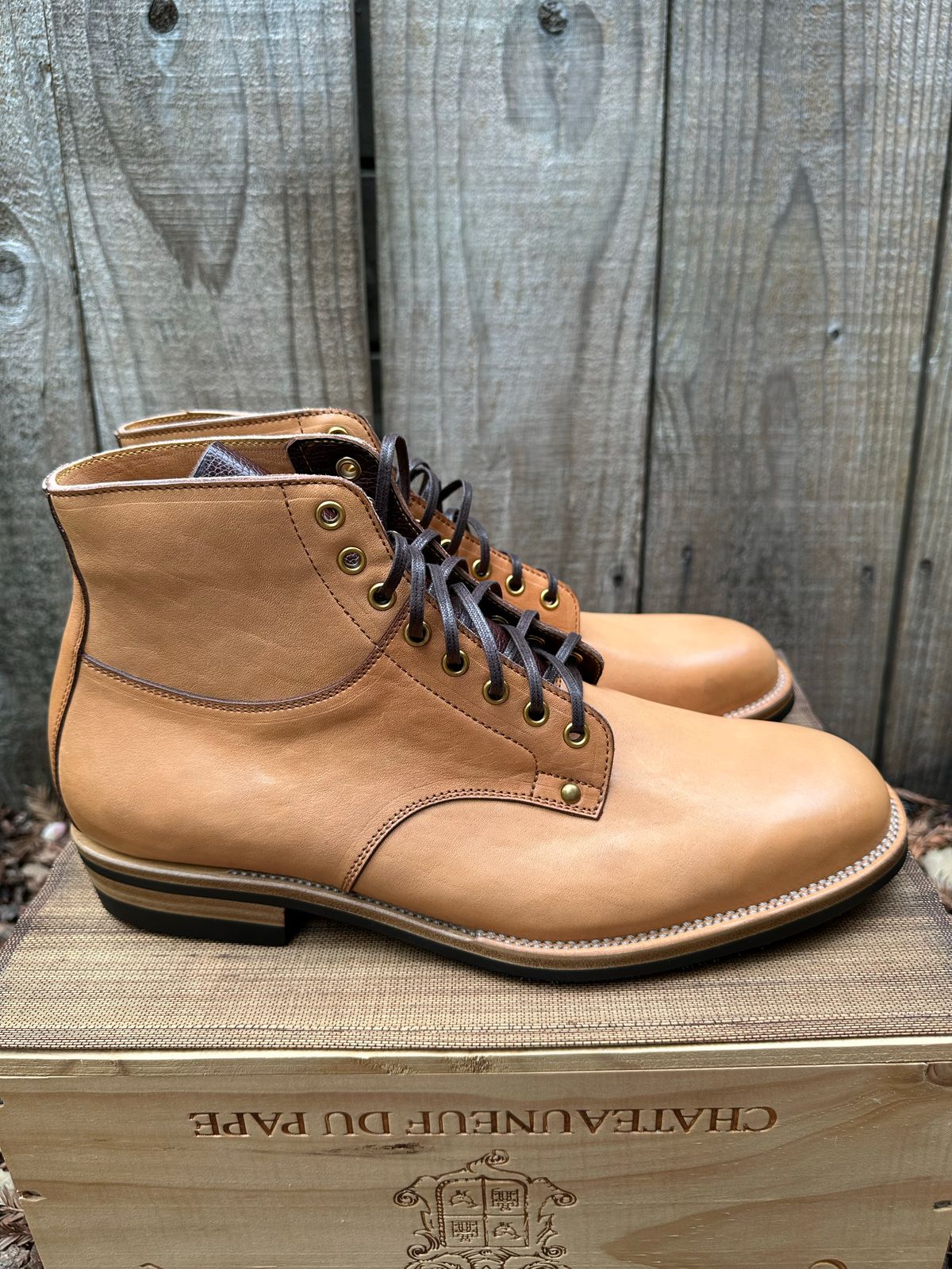 Photo by gv7 on November 1, 2022 of the Iron Boots x Østmo Type 1 in Maryam Natural Horsehide.