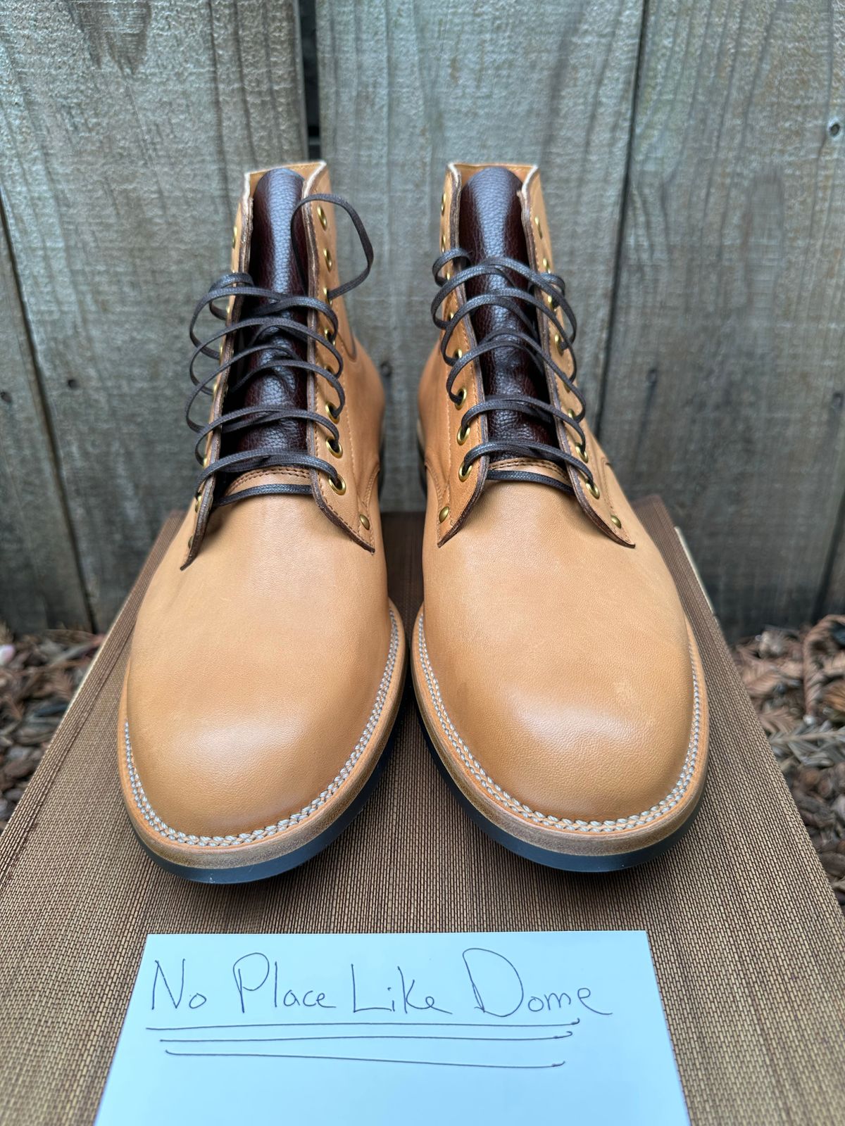 Photo by gv7 on November 1, 2022 of the Iron Boots x Østmo Type 1 in Maryam Natural Horsehide.