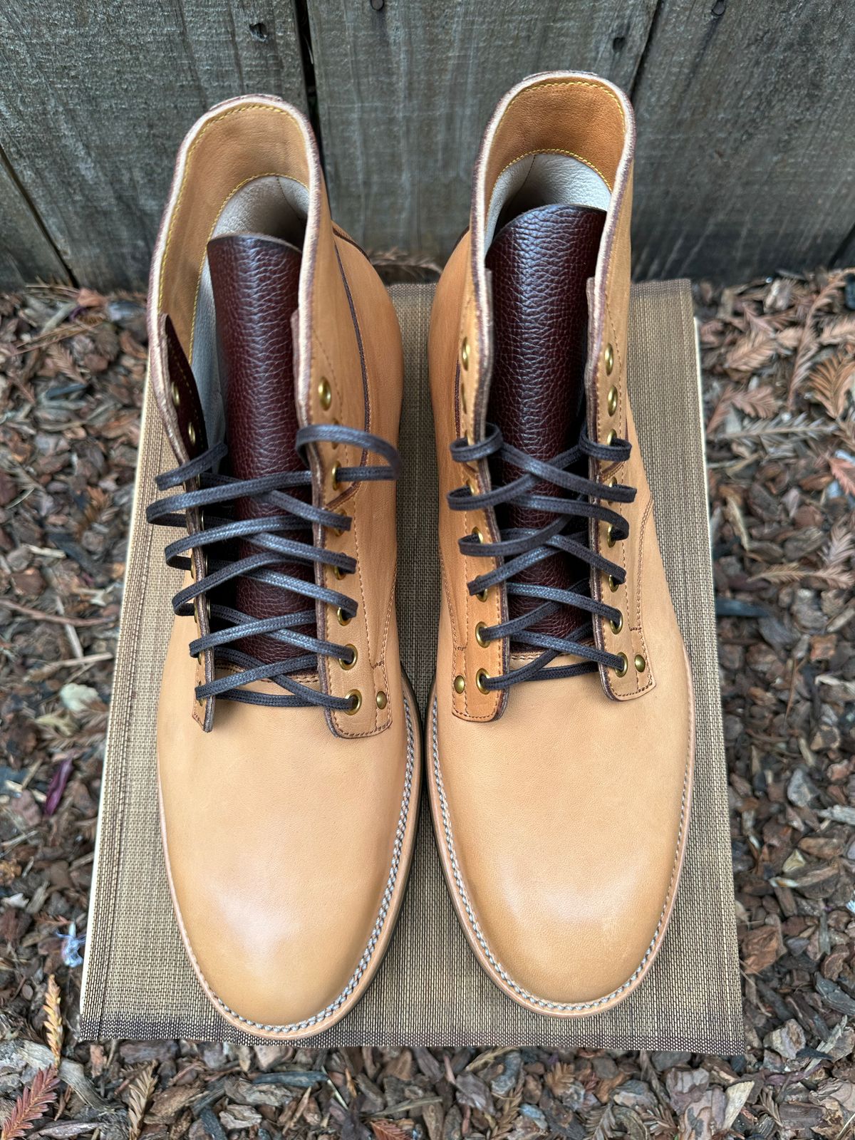 Photo by gv7 on November 1, 2022 of the Iron Boots x Østmo Type 1 in Maryam Natural Horsehide.