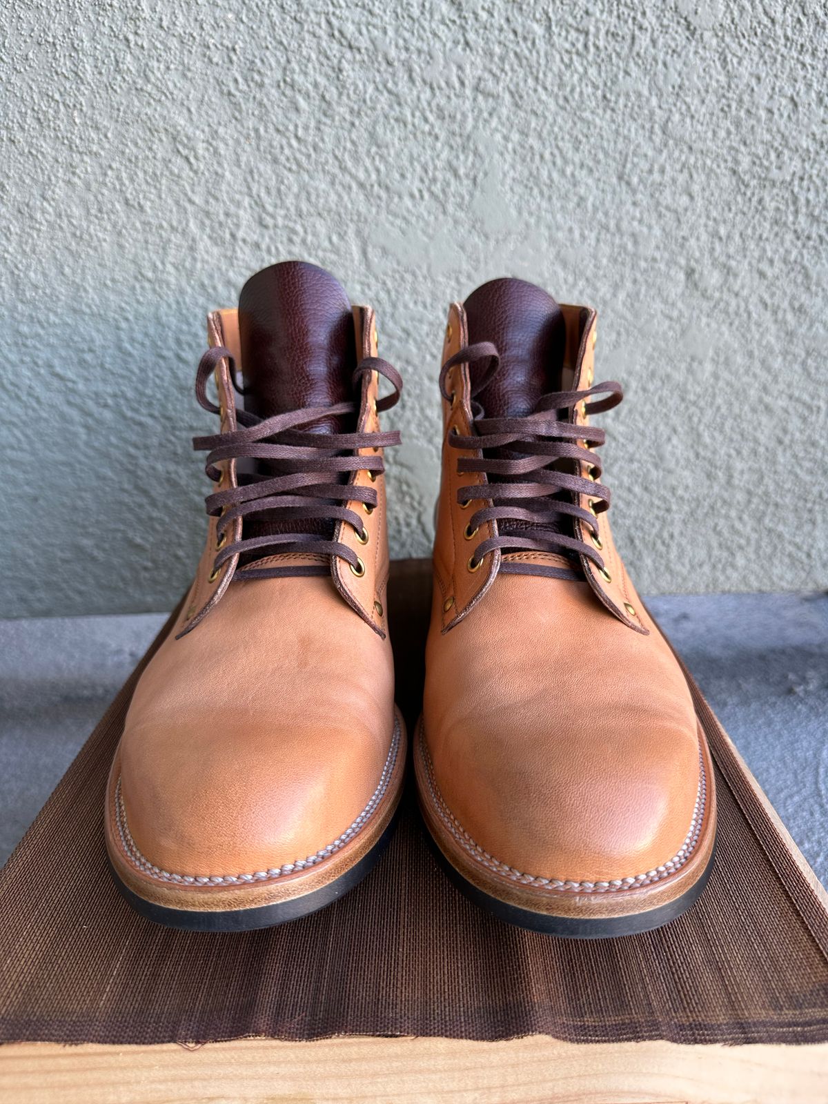 Photo by gv7 on December 4, 2022 of the Iron Boots x Østmo Type 1 in Maryam Natural Horsehide.