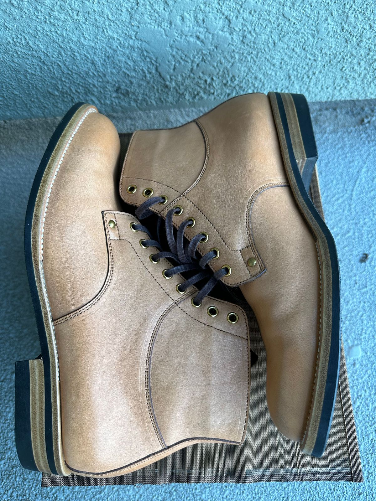 Photo by gv7 on December 4, 2022 of the Iron Boots x Østmo Type 1 in Maryam Natural Horsehide.