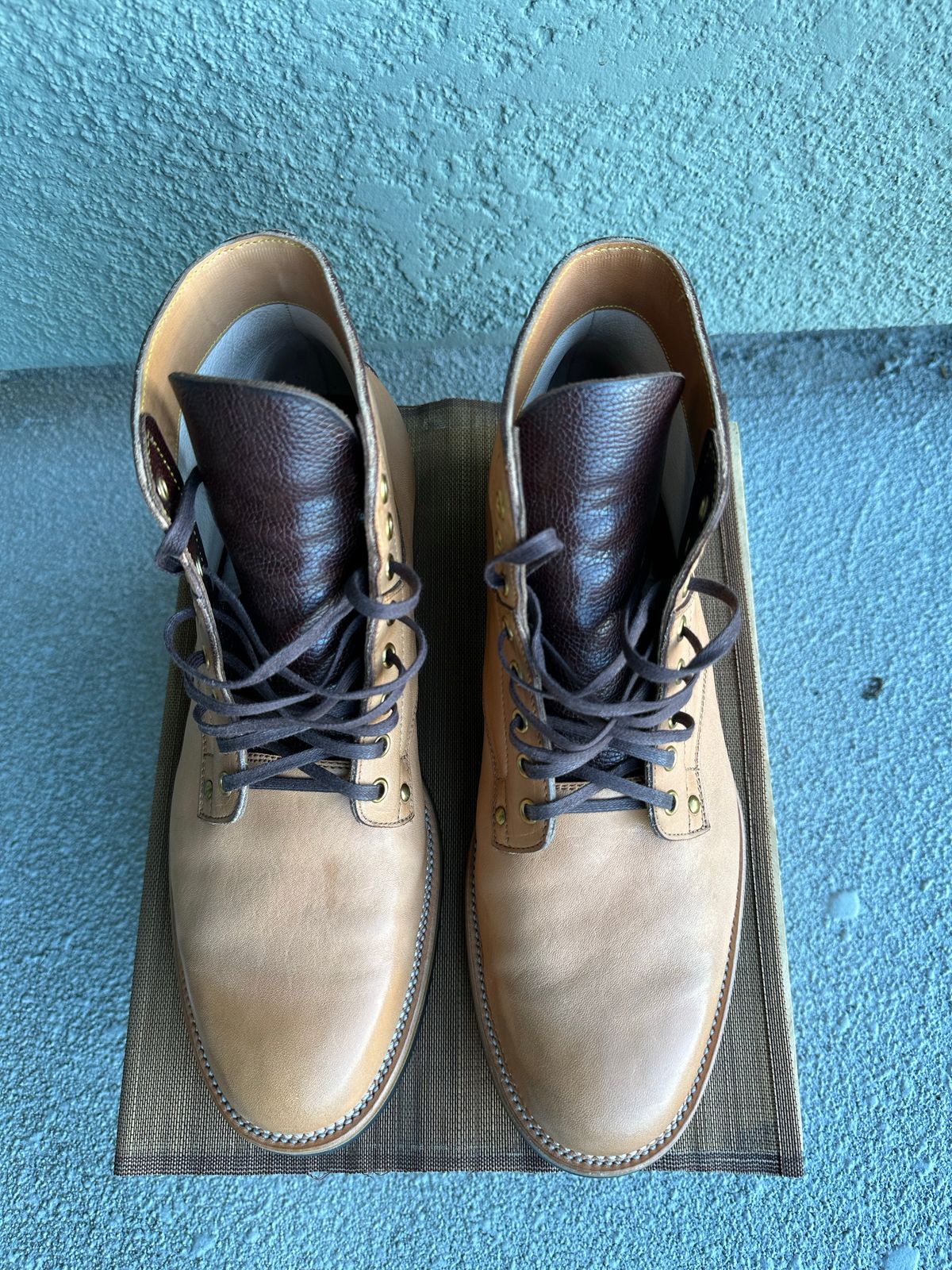 Photo by gv7 on December 4, 2022 of the Iron Boots x Østmo Type 1 in Maryam Natural Horsehide.
