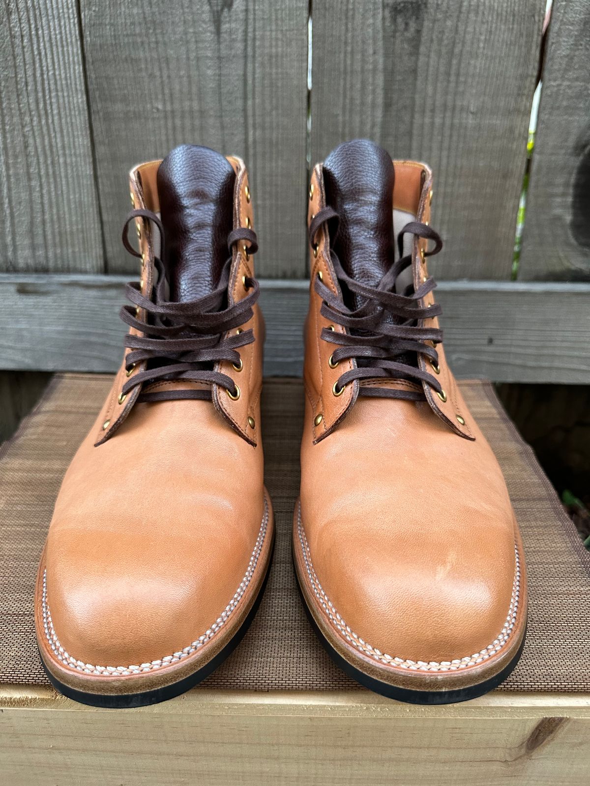 Photo by gv7 on January 2, 2023 of the Iron Boots x Østmo Type 1 in Maryam Natural Horsehide.