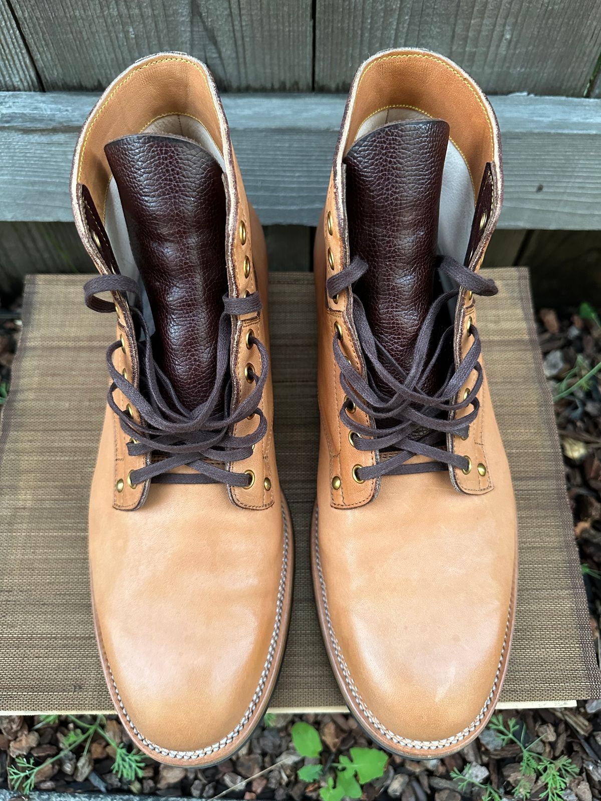 Photo by gv7 on January 2, 2023 of the Iron Boots x Østmo Type 1 in Maryam Natural Horsehide.