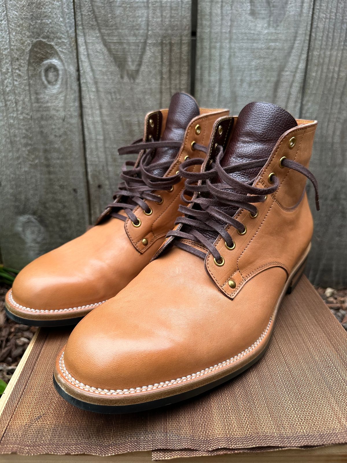 Photo by gv7 on February 1, 2023 of the Iron Boots x Østmo Type 1 in Maryam Natural Horsehide.