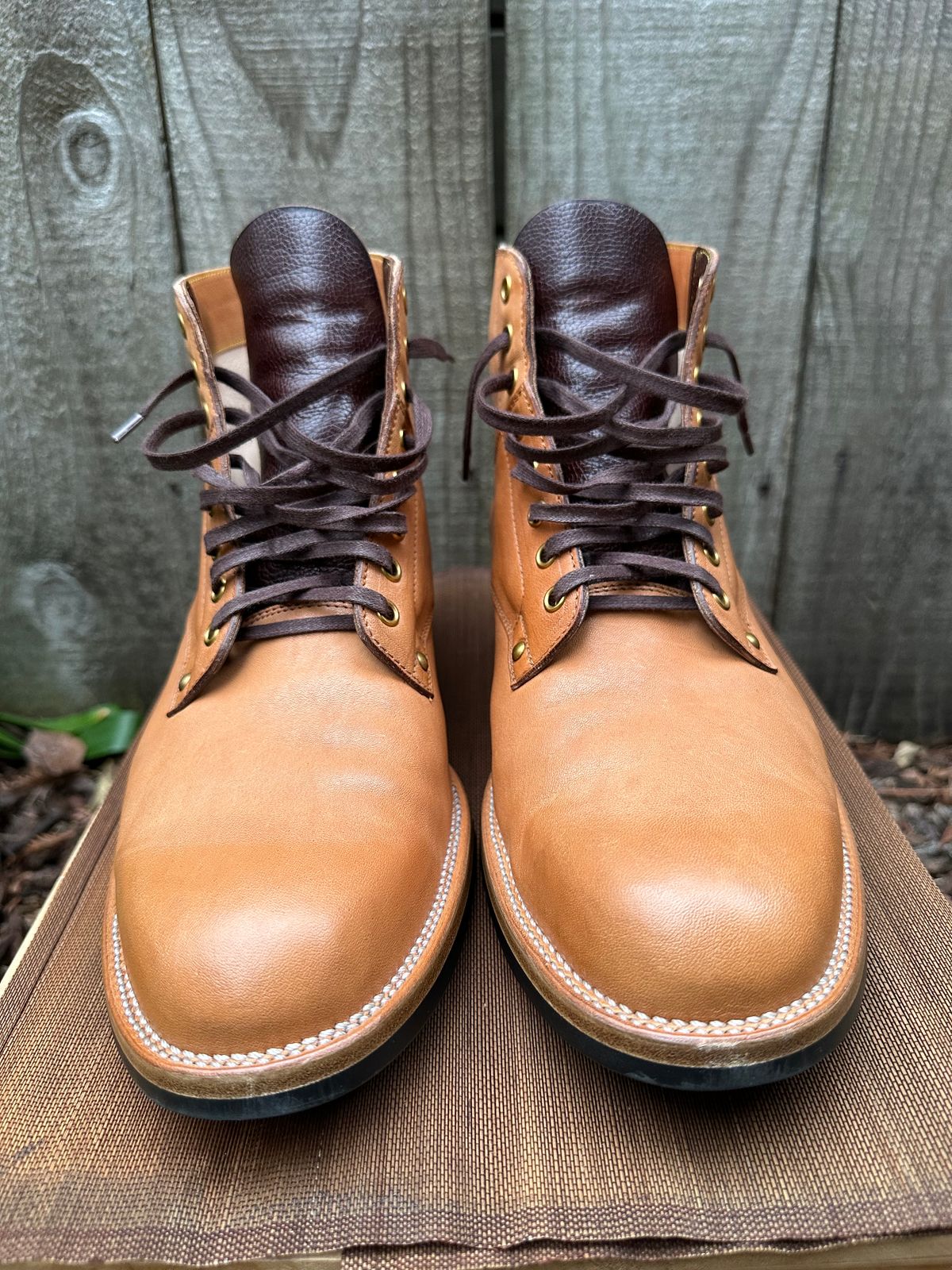 Photo by gv7 on February 1, 2023 of the Iron Boots x Østmo Type 1 in Maryam Natural Horsehide.