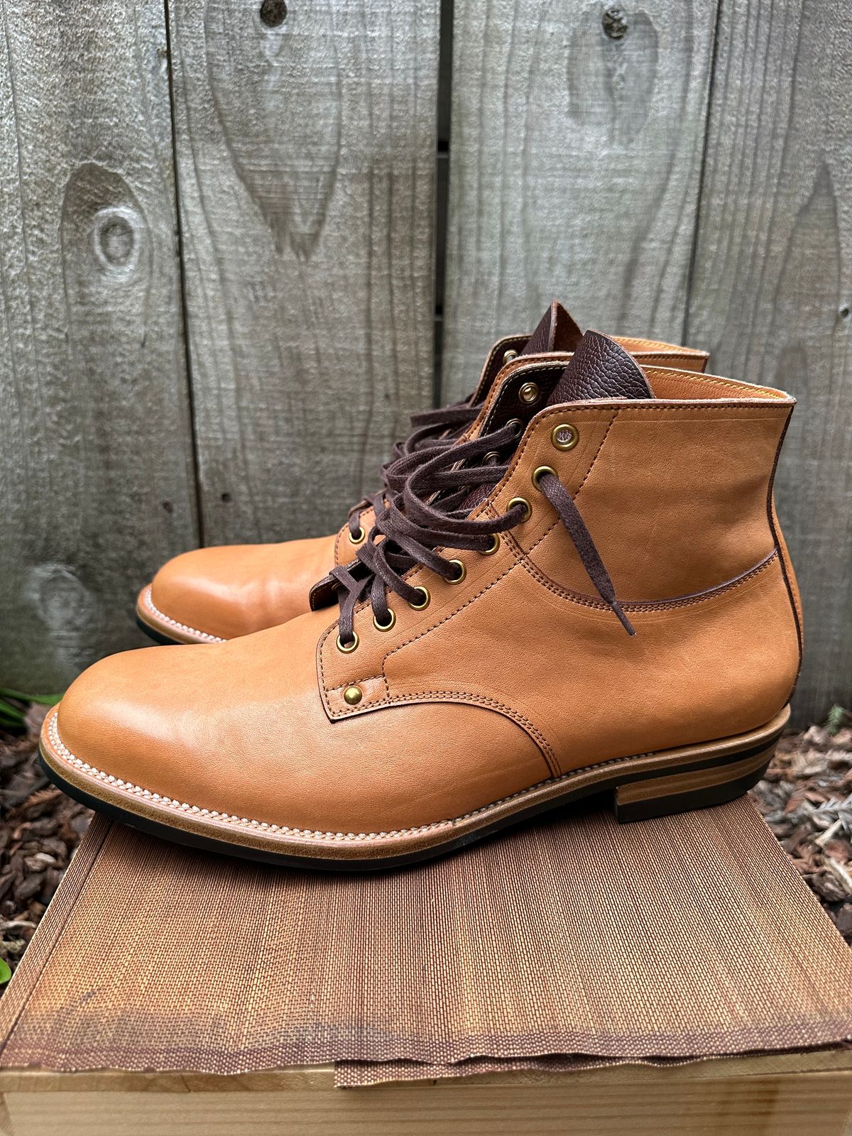 Photo by gv7 on February 1, 2023 of the Iron Boots x Østmo Type 1 in Maryam Natural Horsehide.