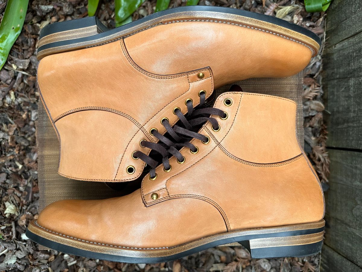 Photo by gv7 on February 1, 2023 of the Iron Boots x Østmo Type 1 in Maryam Natural Horsehide.