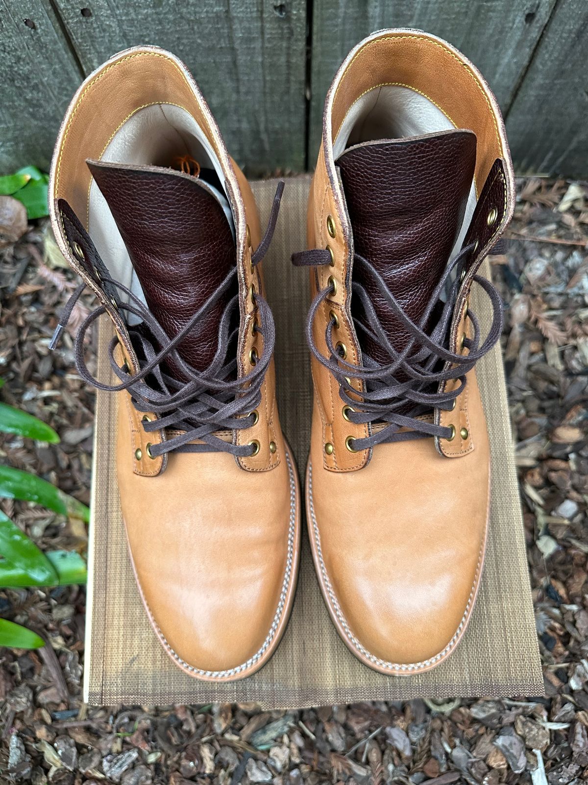 Photo by gv7 on February 1, 2023 of the Iron Boots x Østmo Type 1 in Maryam Natural Horsehide.