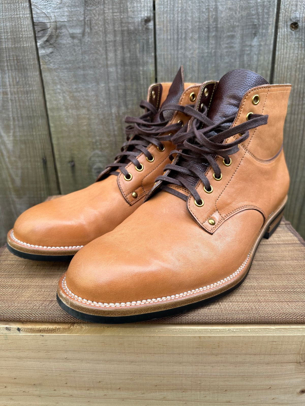 Photo by gv7 on March 4, 2023 of the Iron Boots x Østmo Type 1 in Maryam Natural Horsehide.