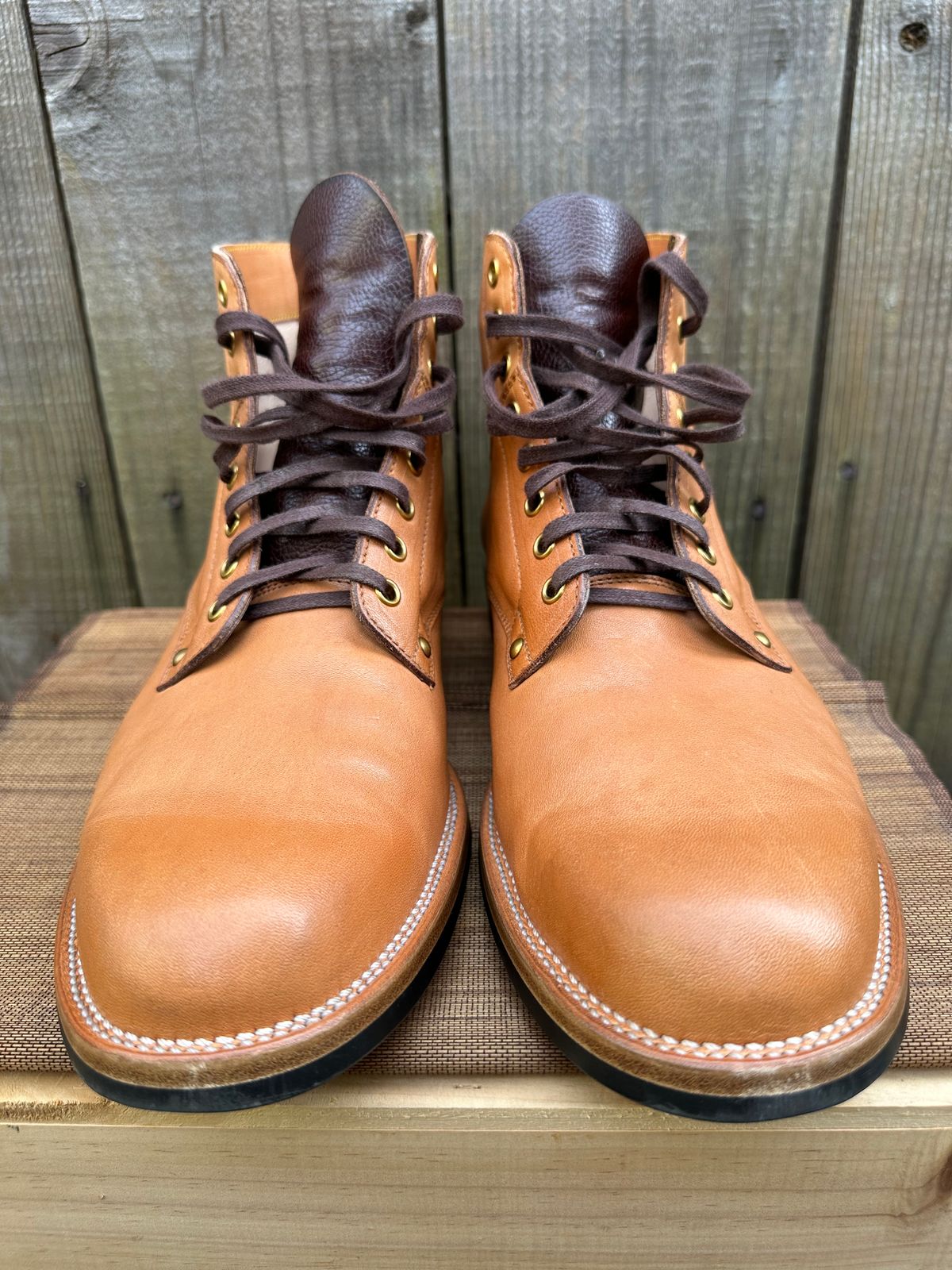 Photo by gv7 on March 4, 2023 of the Iron Boots x Østmo Type 1 in Maryam Natural Horsehide.