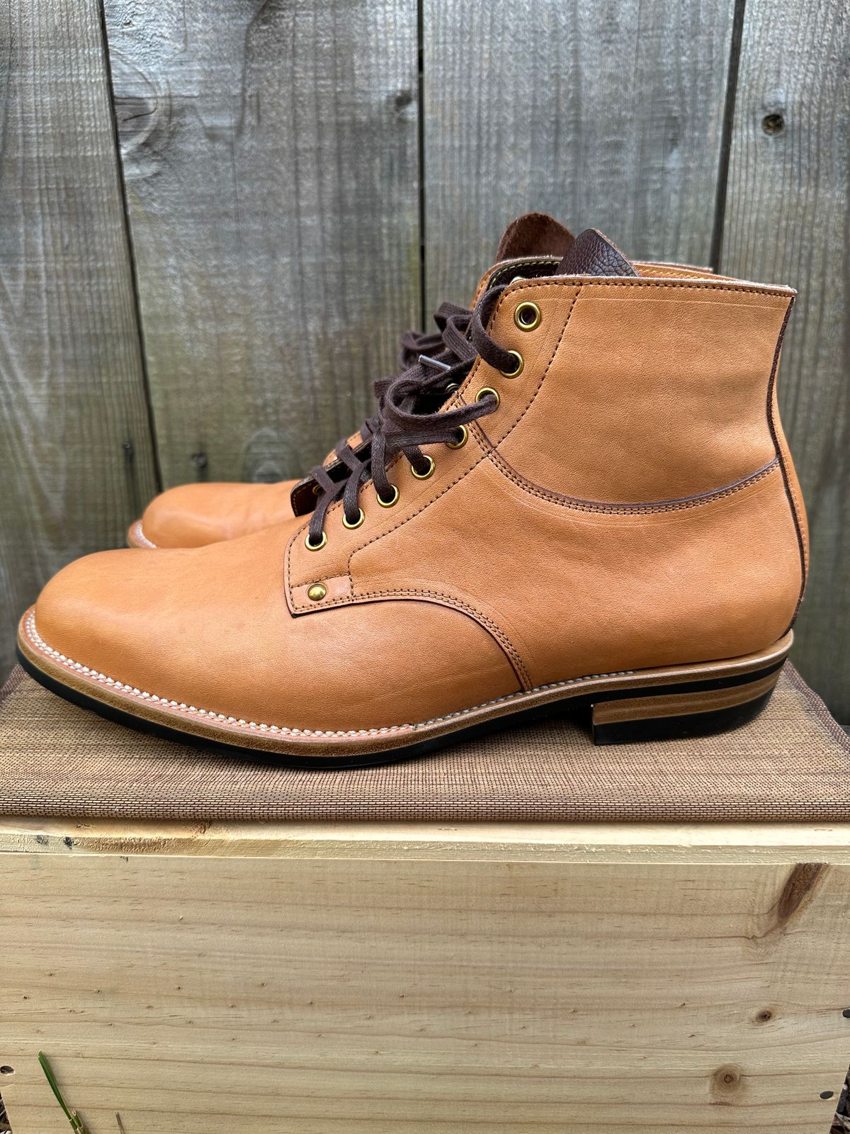 Photo by gv7 on March 4, 2023 of the Iron Boots x Østmo Type 1 in Maryam Natural Horsehide.