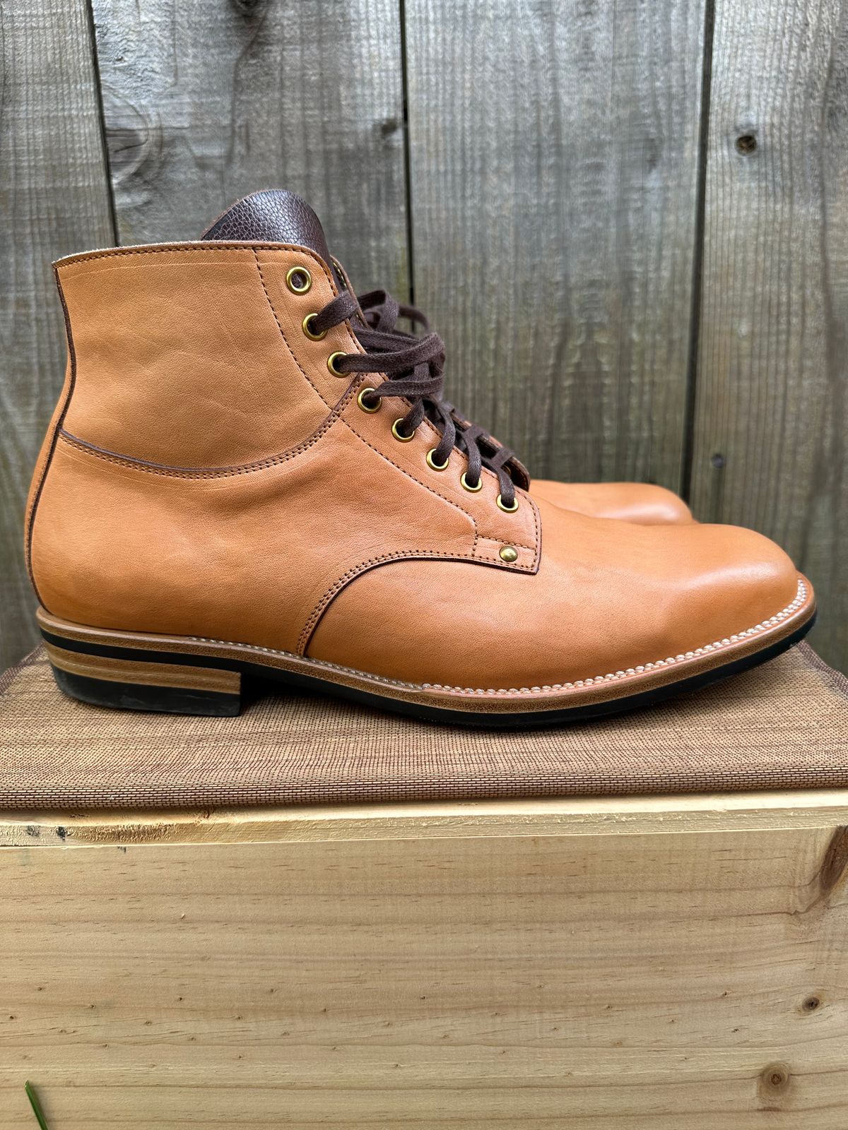 Photo by gv7 on March 4, 2023 of the Iron Boots x Østmo Type 1 in Maryam Natural Horsehide.