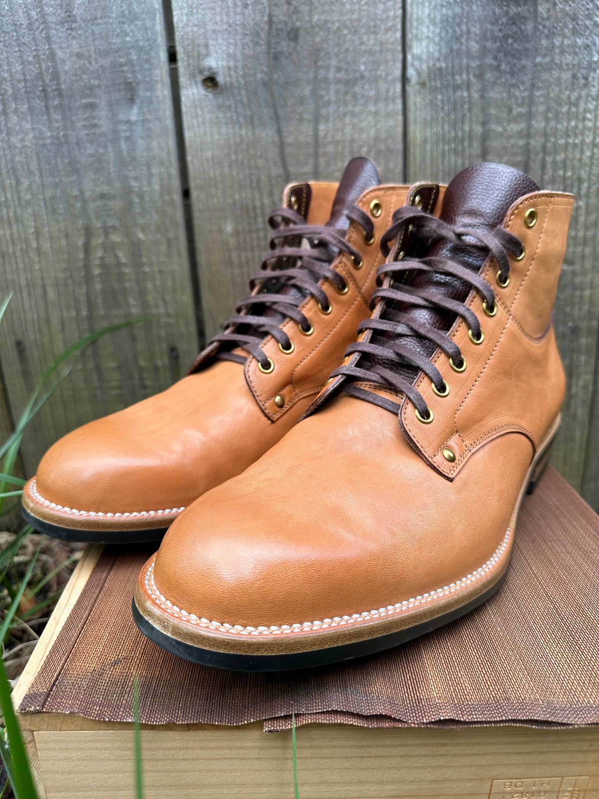 Photo by gv7 on April 2, 2023 of the Iron Boots x Østmo Type 1 in Maryam Natural Horsehide.