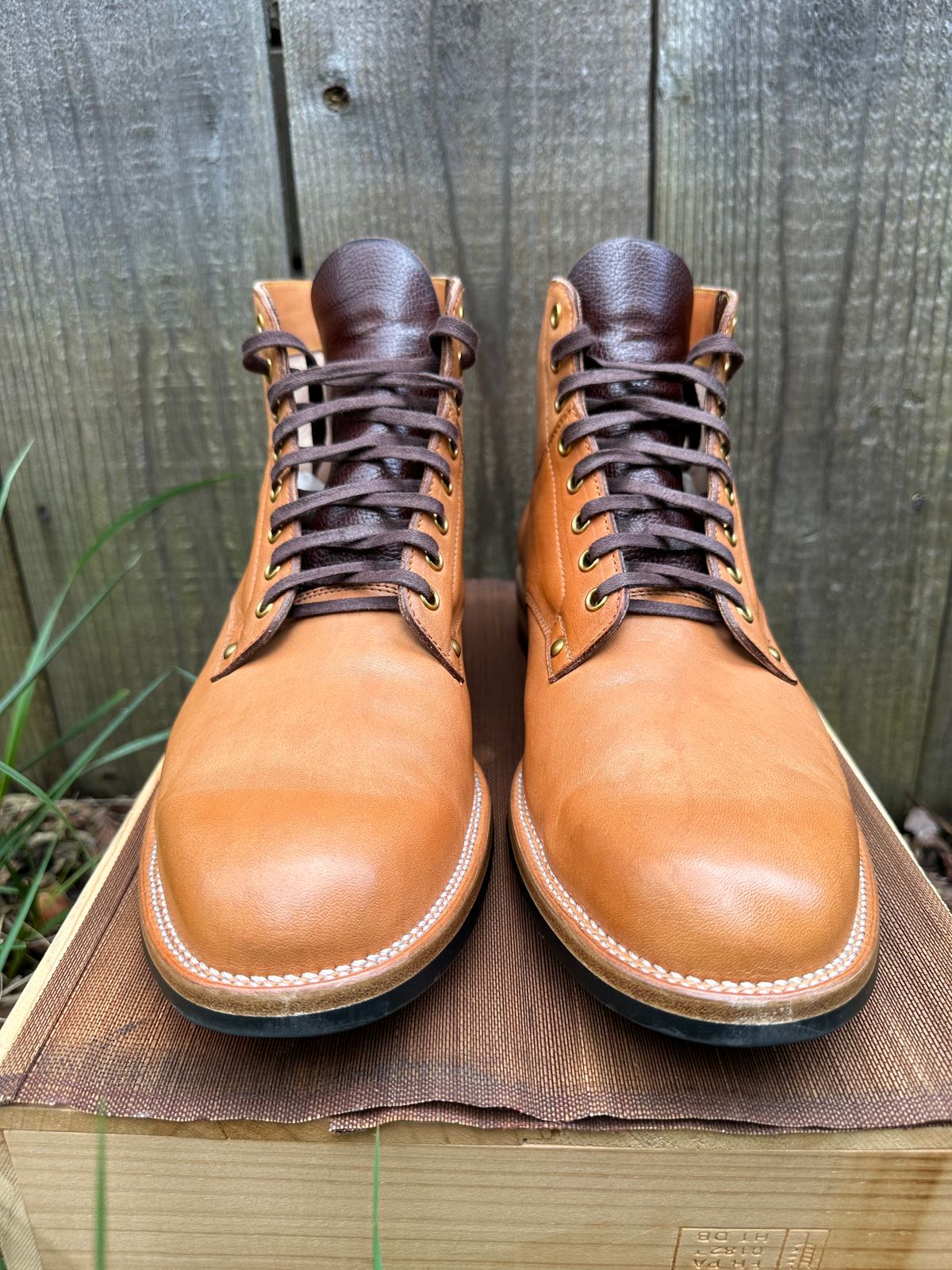 Photo by gv7 on April 2, 2023 of the Iron Boots x Østmo Type 1 in Maryam Natural Horsehide.