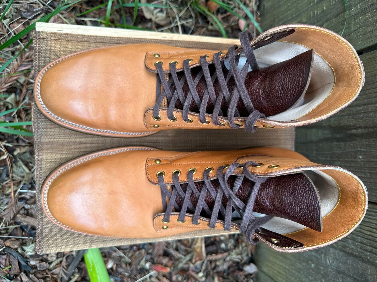 Photo by gv7 on April 2, 2023 of the Iron Boots x Østmo Type 1 in Maryam Natural Horsehide.