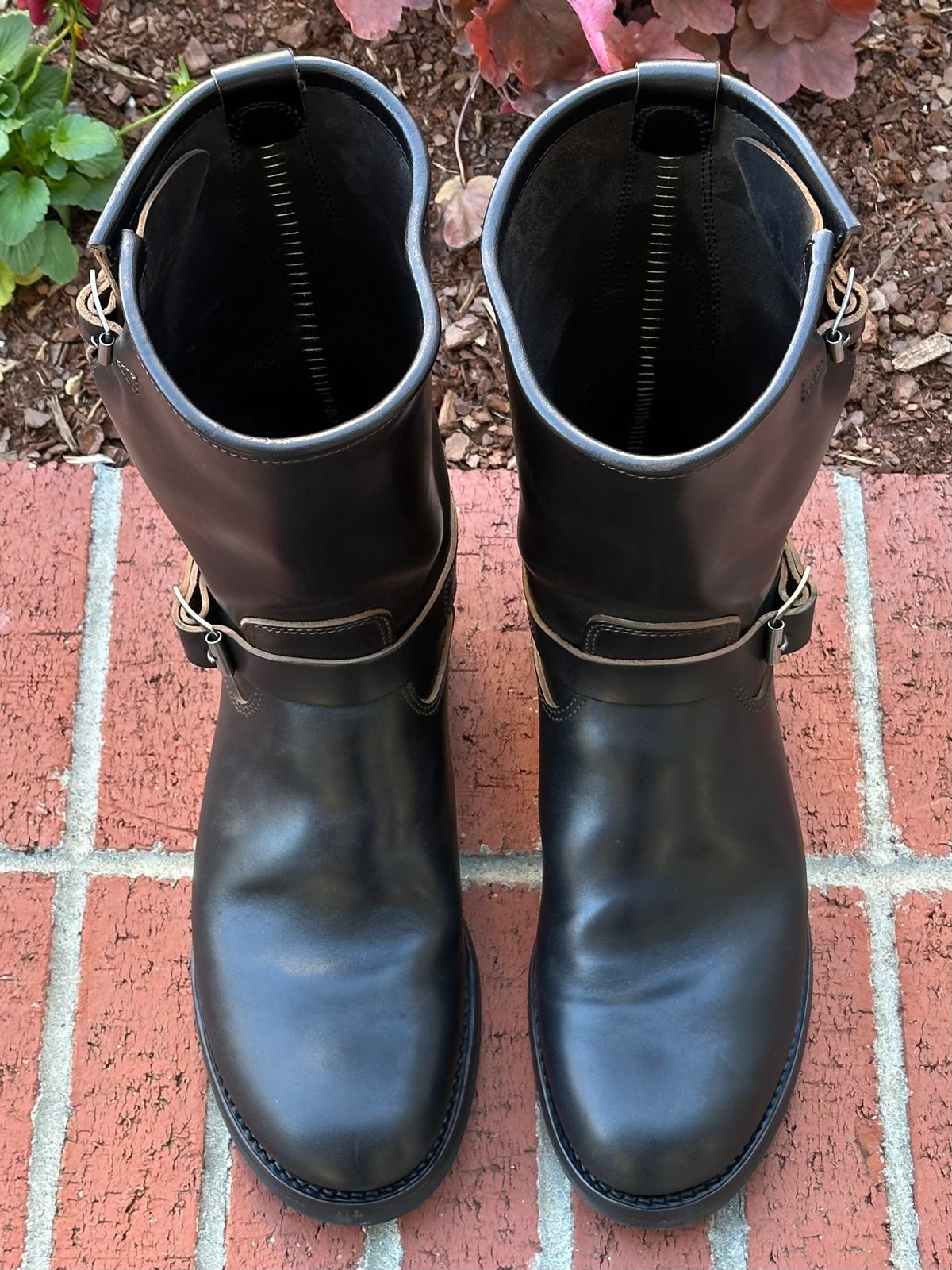 Photo by gv7 on November 1, 2025 of the SKOOB Wander Engineer Boots in Black Italian Horsebutt.