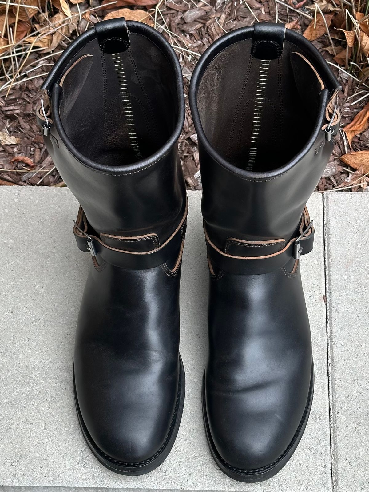 Photo by gv7 on December 23, 2025 of the SKOOB Wander Engineer Boots in Black Italian Horsebutt.