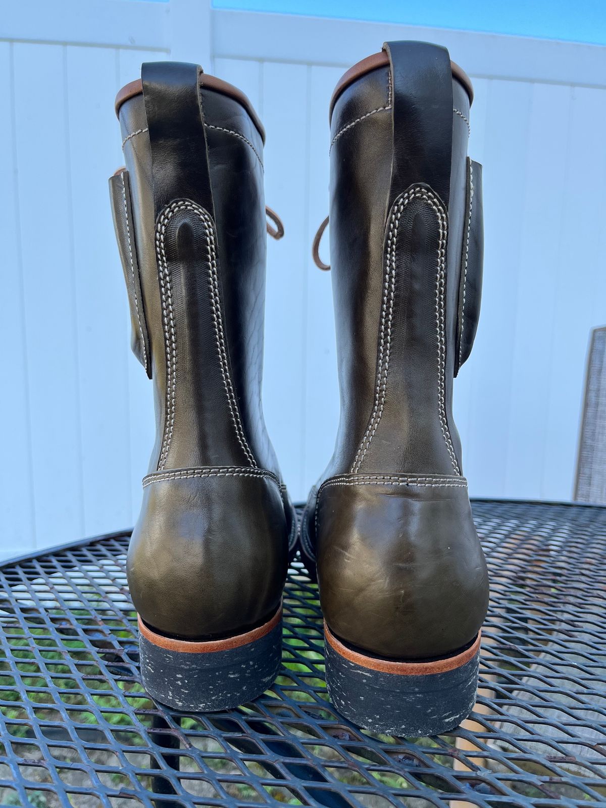 Photo by Balisong42 on October 1, 2023 of the Willie's Handmade Boots Pioneer Lace To Toe in Maryam Olive Horsebutt.