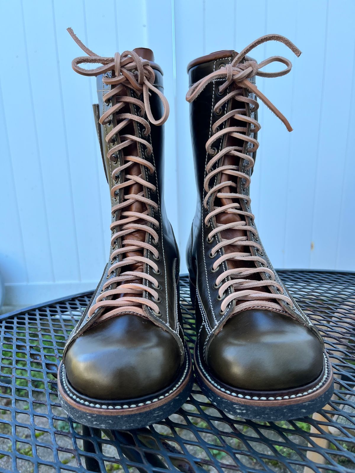 Photo by Balisong42 on October 1, 2023 of the Willie's Handmade Boots Pioneer Lace To Toe in Maryam Olive Horsebutt.