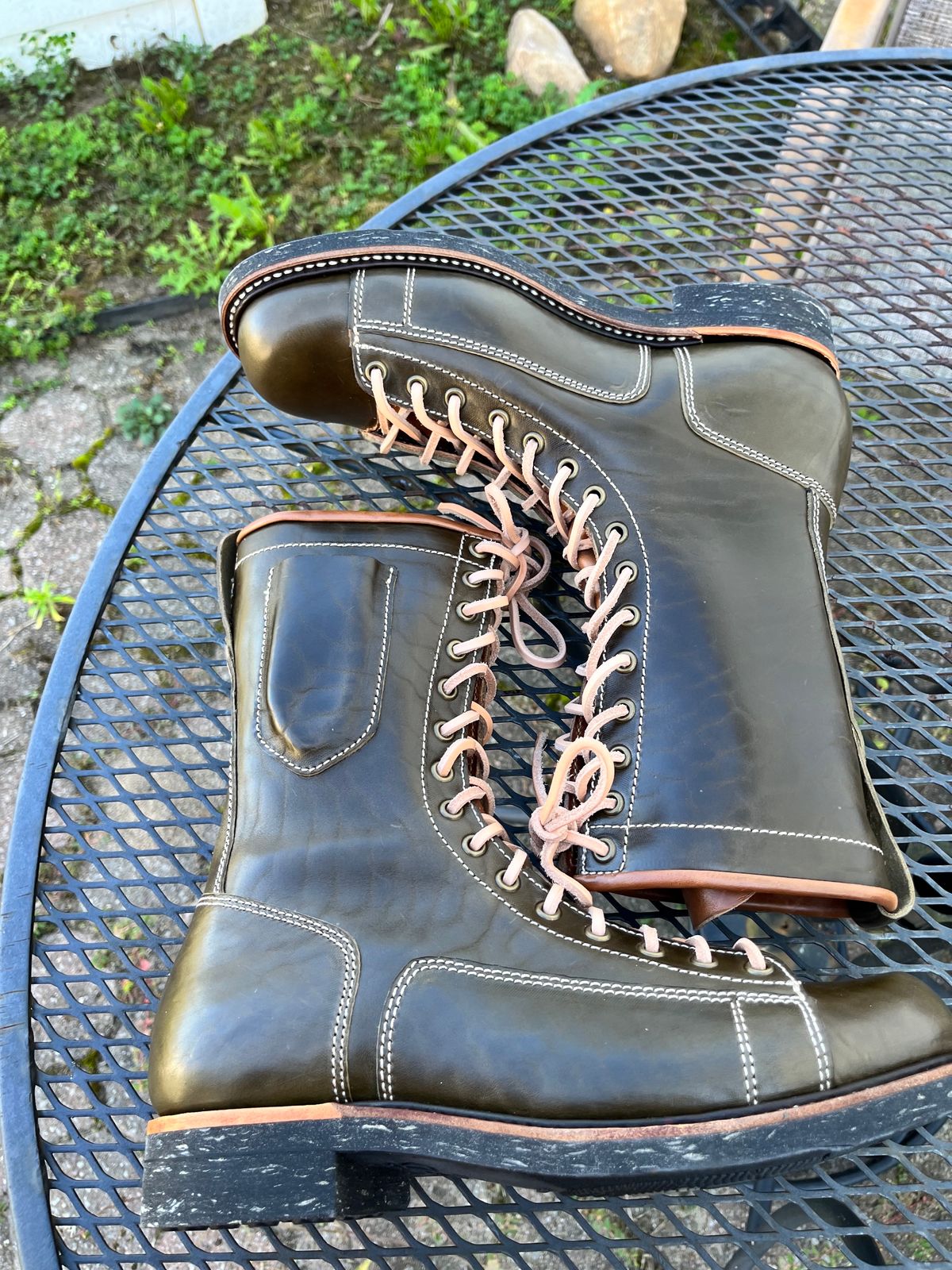 Photo by Balisong42 on October 1, 2023 of the Willie's Handmade Boots Pioneer Lace To Toe in Maryam Olive Horsebutt.