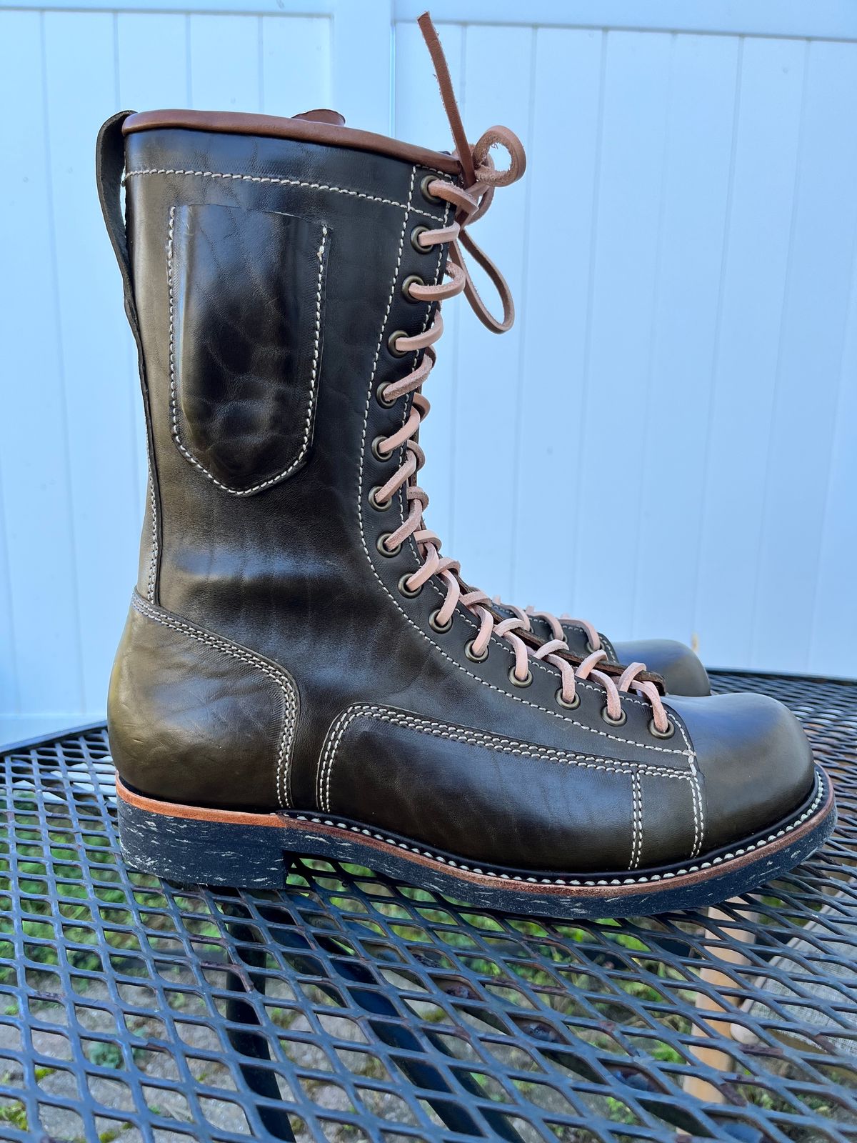Photo by Balisong42 on October 1, 2023 of the Willie's Handmade Boots Pioneer Lace To Toe in Maryam Olive Horsebutt.