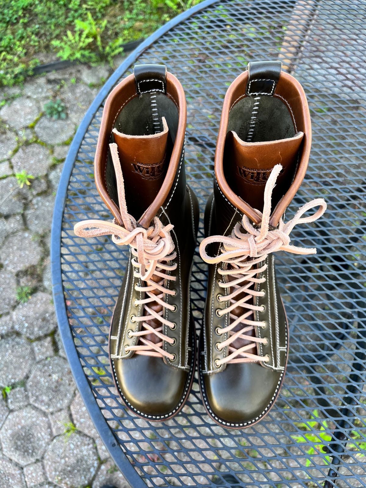 Photo by Balisong42 on October 1, 2023 of the Willie's Handmade Boots Pioneer Lace To Toe in Maryam Olive Horsebutt.