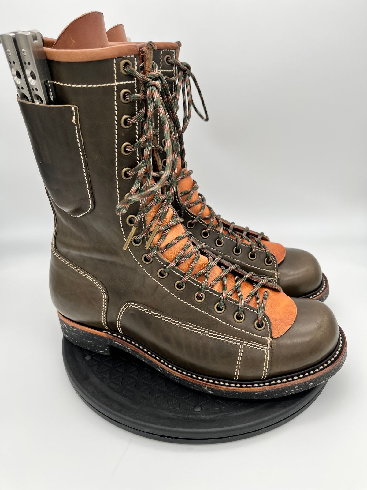 Photo by Balisong42 on October 14, 2023 of the Willie's Handmade Boots Pioneer Lace To Toe in Maryam Olive Horsebutt.