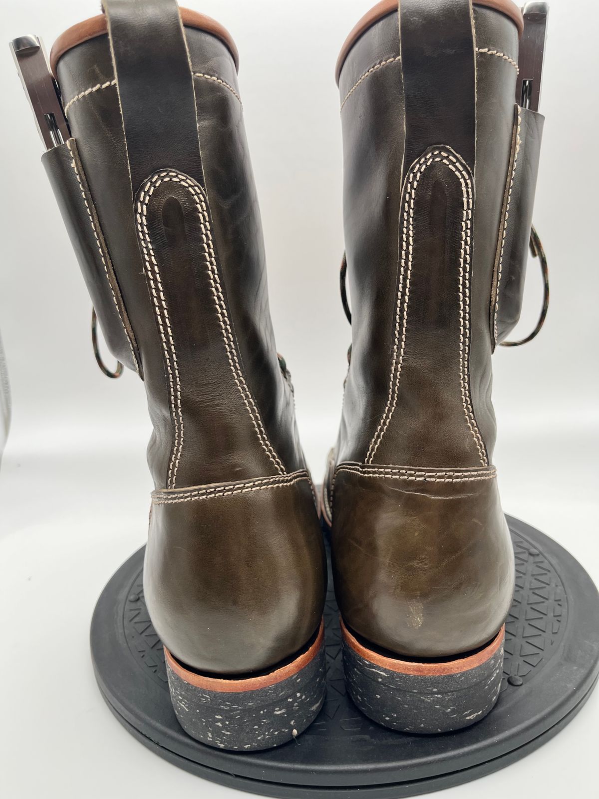 Photo by Balisong42 on November 4, 2023 of the Willie's Handmade Boots Pioneer Lace To Toe in Maryam Olive Horsebutt.