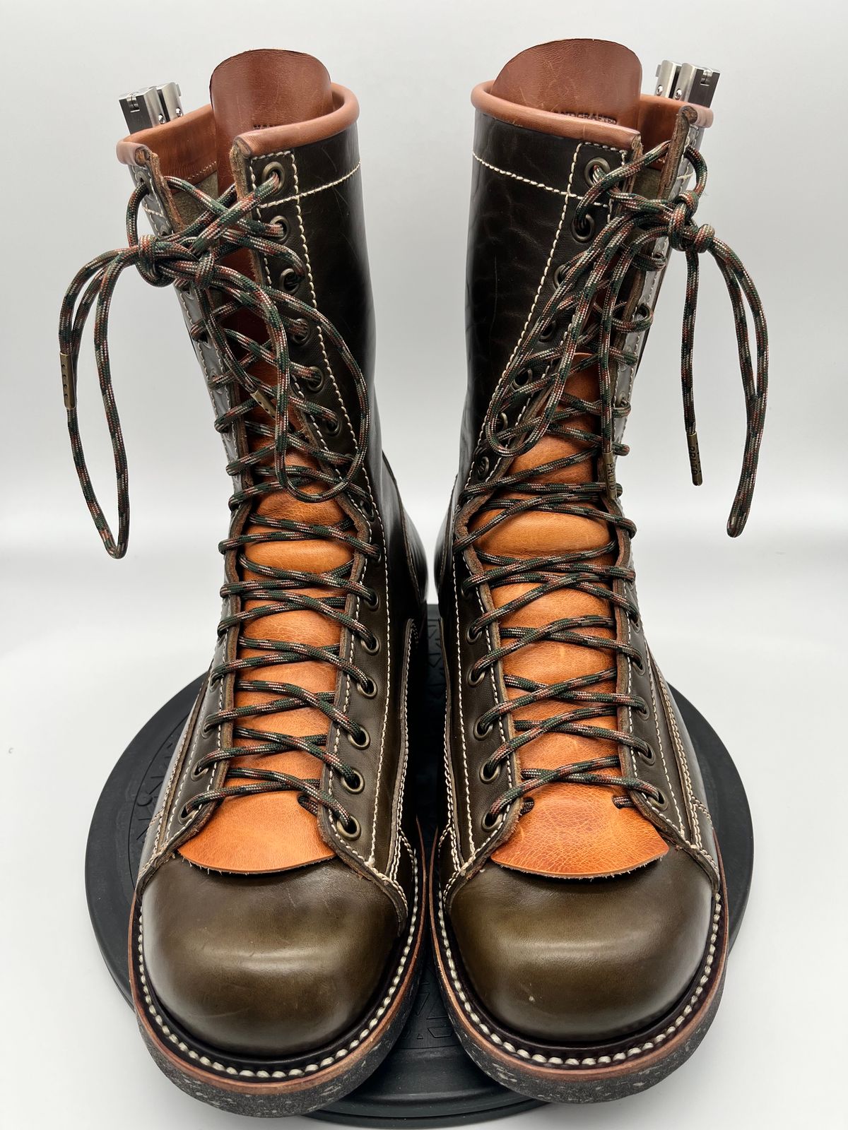 Photo by Balisong42 on November 4, 2023 of the Willie's Handmade Boots Pioneer Lace To Toe in Maryam Olive Horsebutt.