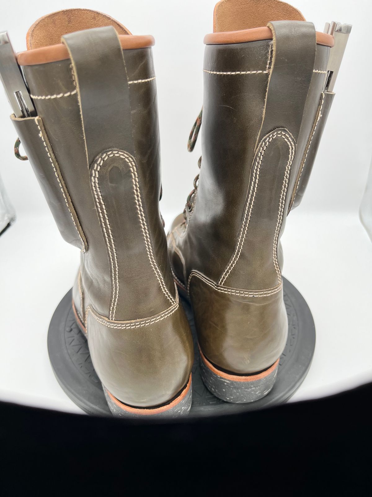 Photo by Balisong42 on December 5, 2023 of the Willie's Handmade Boots Pioneer Lace To Toe in Maryam Olive Horsebutt.