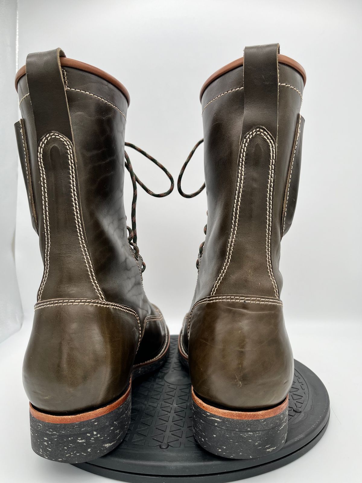 Photo by Balisong42 on January 6, 2024 of the Willie's Handmade Boots Pioneer Lace To Toe in Maryam Olive Horsebutt.