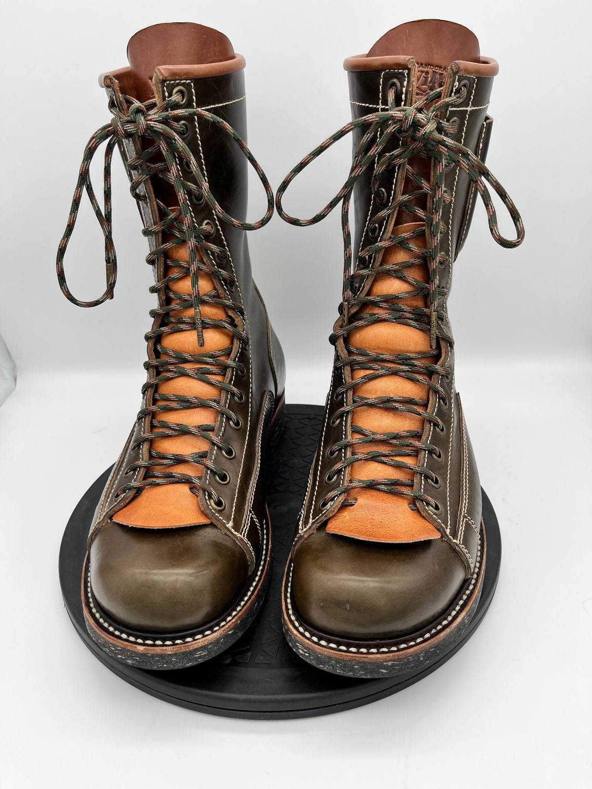 Photo by Balisong42 on January 6, 2024 of the Willie's Handmade Boots Pioneer Lace To Toe in Maryam Olive Horsebutt.