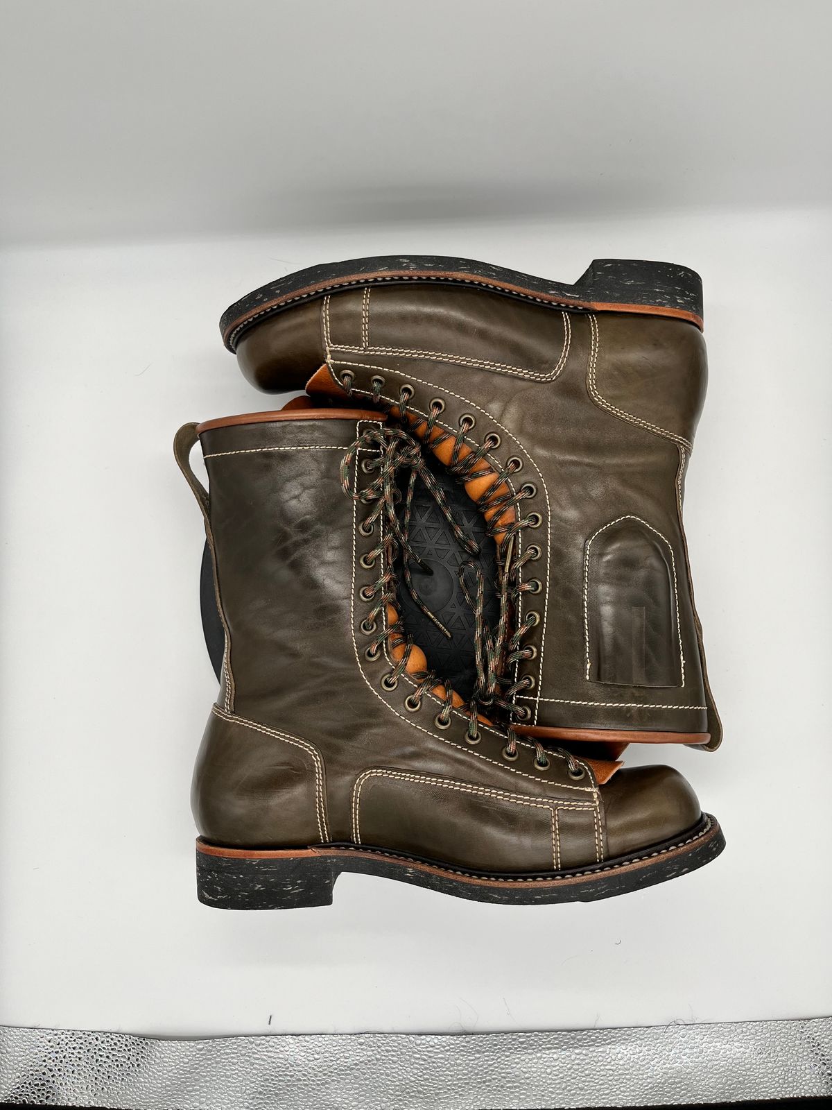 Photo by Balisong42 on January 6, 2024 of the Willie's Handmade Boots Pioneer Lace To Toe in Maryam Olive Horsebutt.