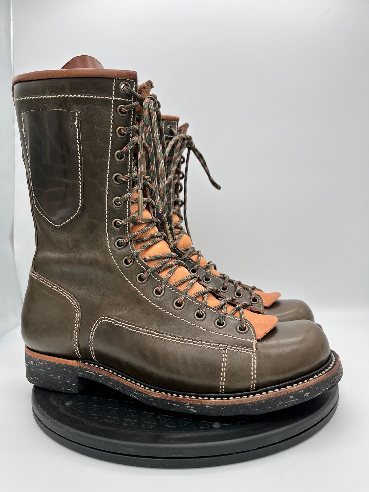 Photo by Balisong42 on January 6, 2024 of the Willie's Handmade Boots Pioneer Lace To Toe in Maryam Olive Horsebutt.