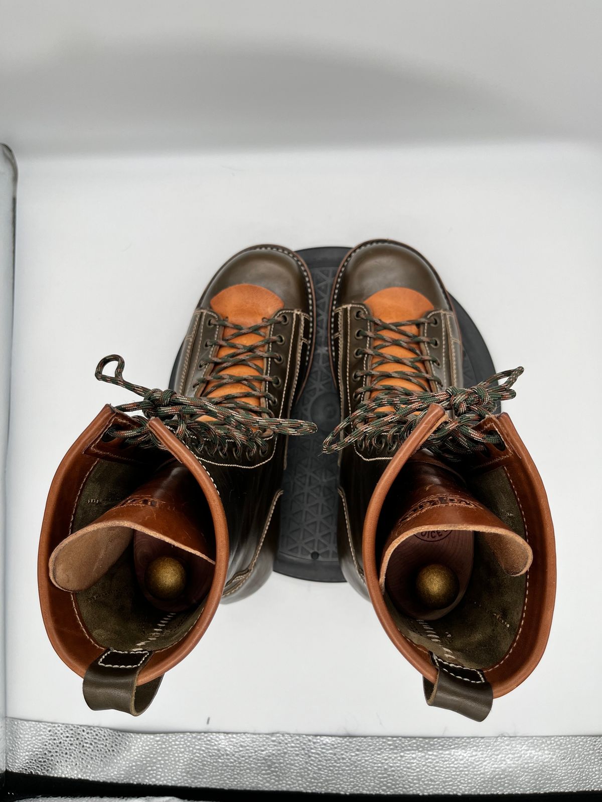 Photo by Balisong42 on January 6, 2024 of the Willie's Handmade Boots Pioneer Lace To Toe in Maryam Olive Horsebutt.