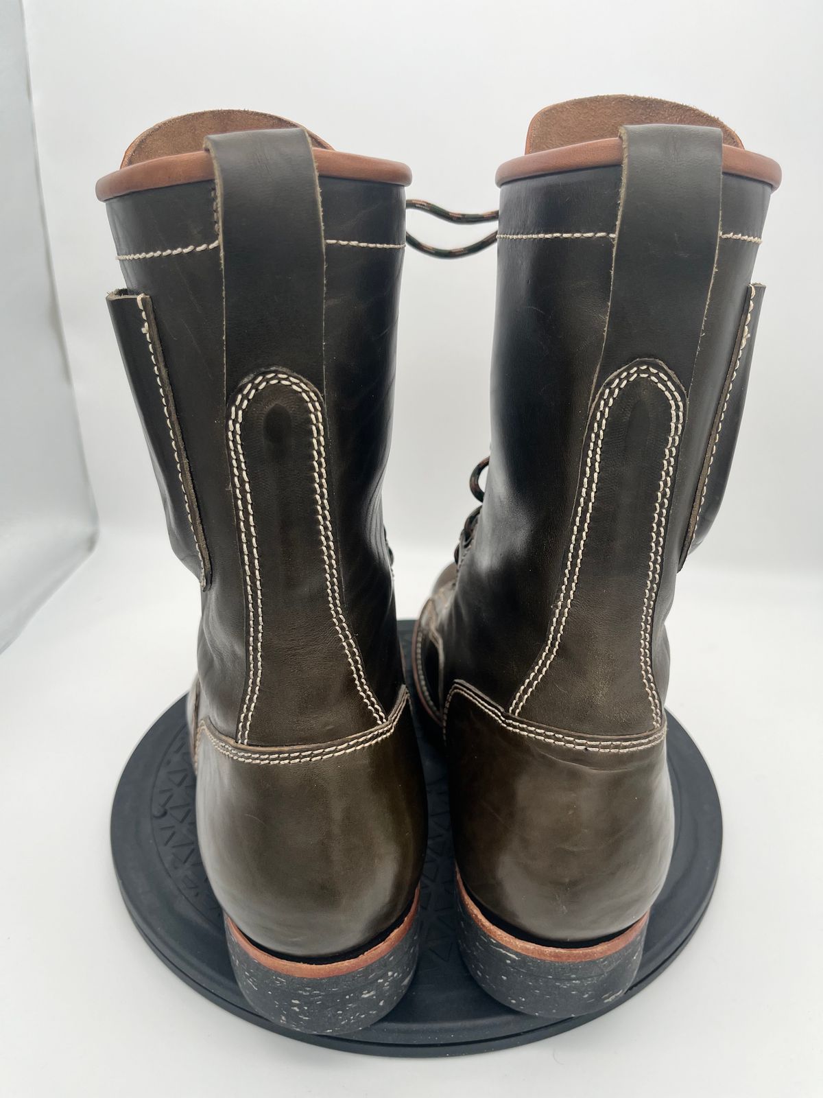 Photo by Balisong42 on February 6, 2024 of the Willie's Handmade Boots Pioneer Lace To Toe in Maryam Olive Horsebutt.