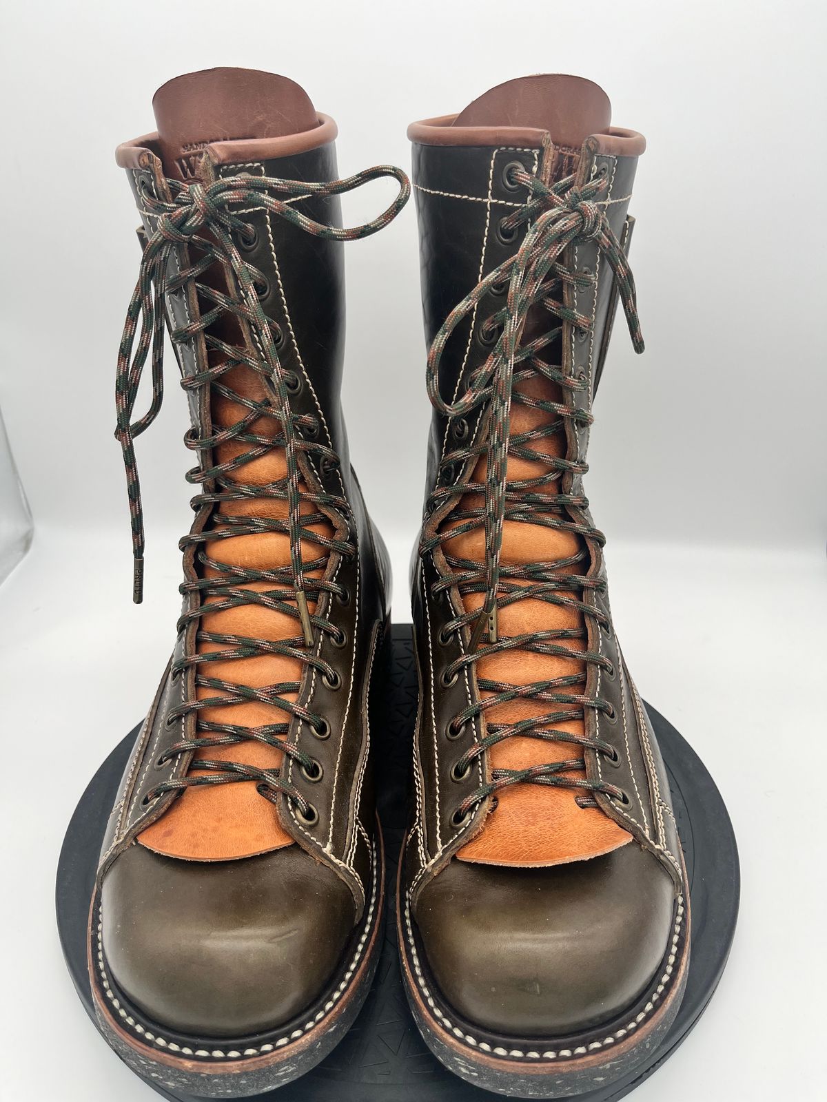 Photo by Balisong42 on February 6, 2024 of the Willie's Handmade Boots Pioneer Lace To Toe in Maryam Olive Horsebutt.