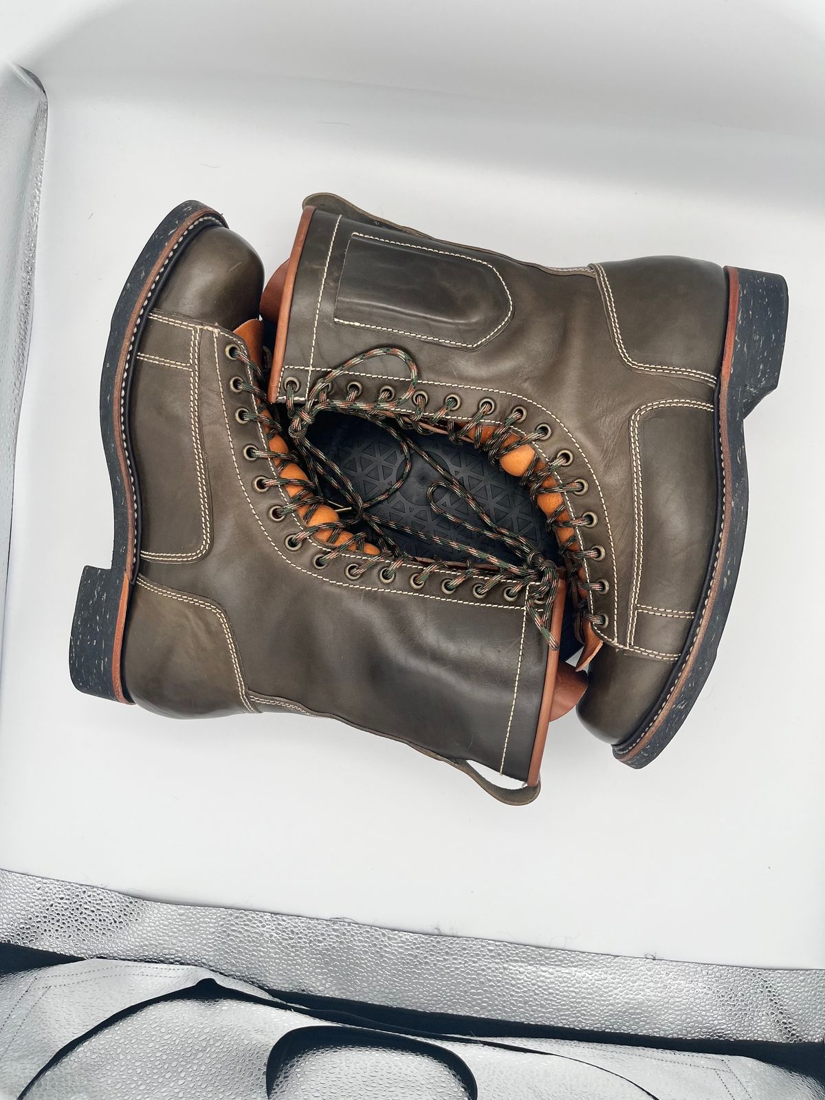 Photo by Balisong42 on February 6, 2024 of the Willie's Handmade Boots Pioneer Lace To Toe in Maryam Olive Horsebutt.