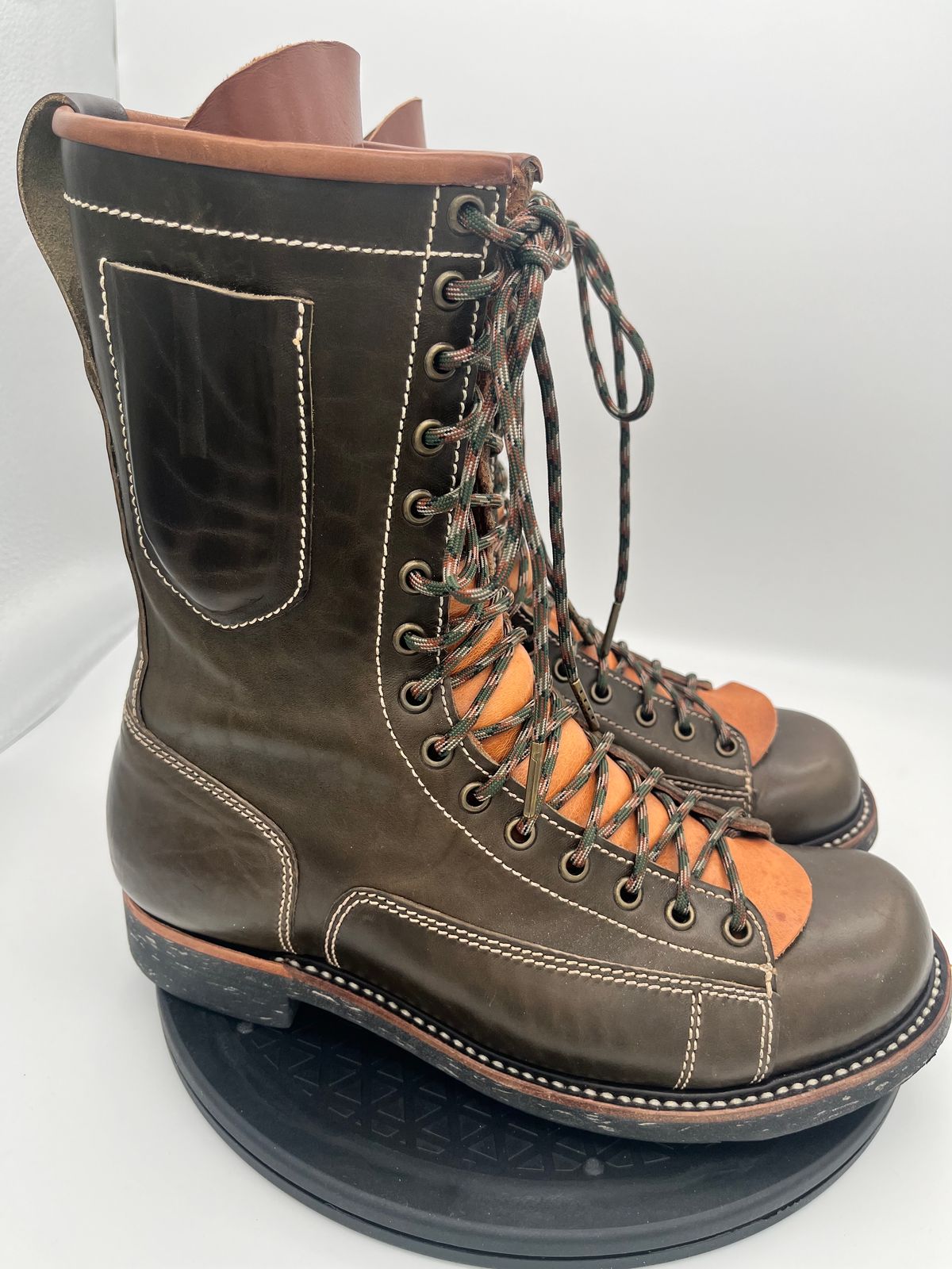 Photo by Balisong42 on February 6, 2024 of the Willie's Handmade Boots Pioneer Lace To Toe in Maryam Olive Horsebutt.