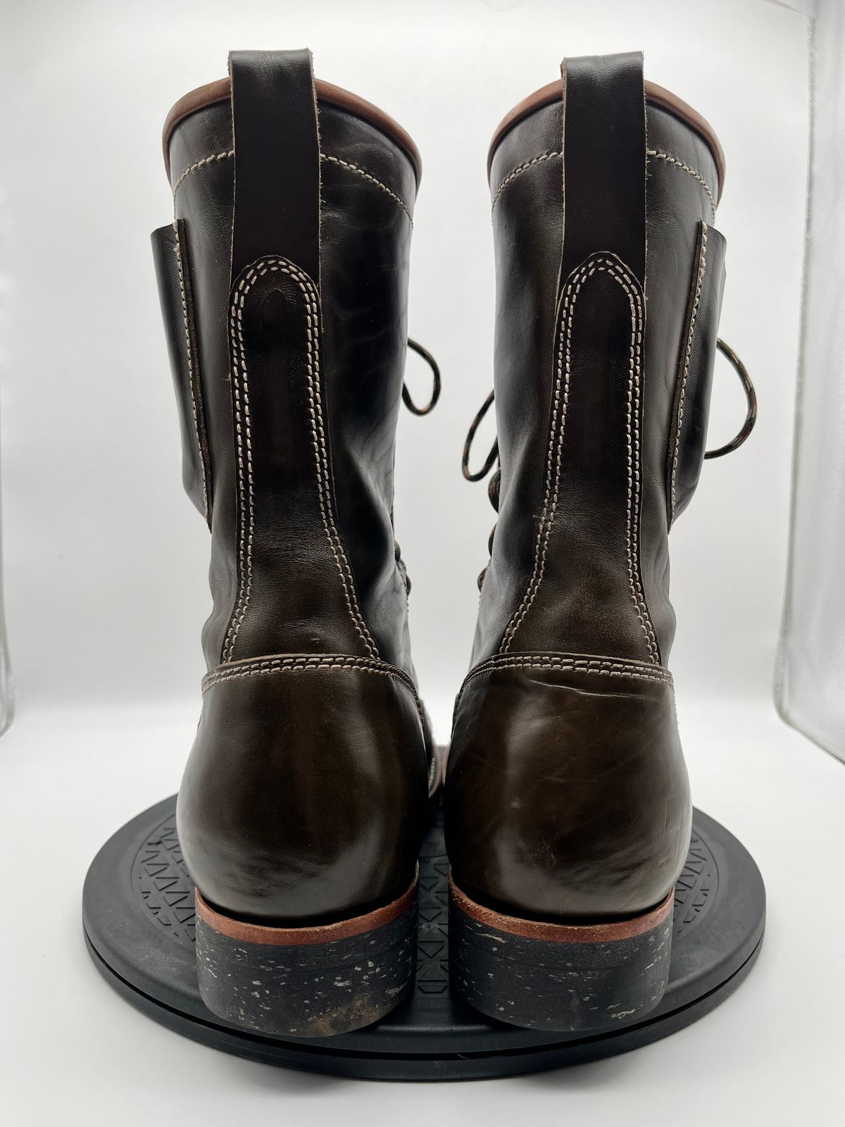 Photo by Balisong42 on March 5, 2024 of the Willie's Handmade Boots Pioneer Lace To Toe in Maryam Olive Horsebutt.