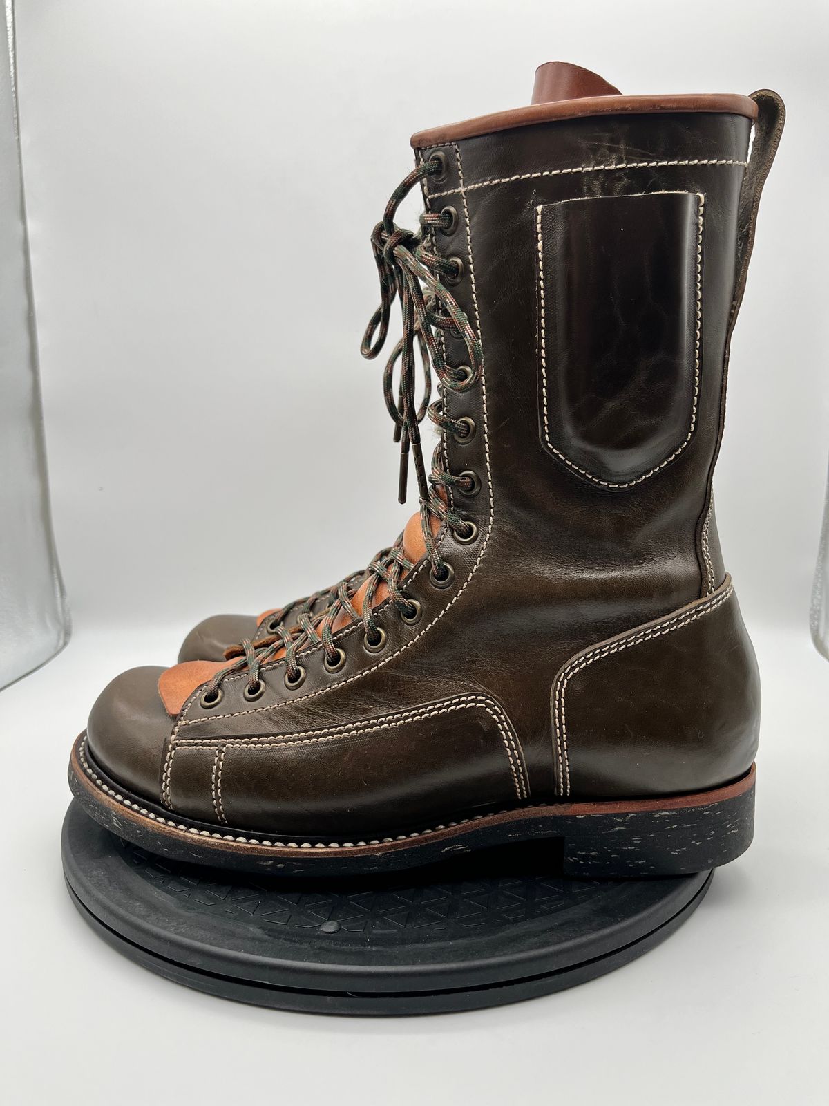 Photo by Balisong42 on March 5, 2024 of the Willie's Handmade Boots Pioneer Lace To Toe in Maryam Olive Horsebutt.