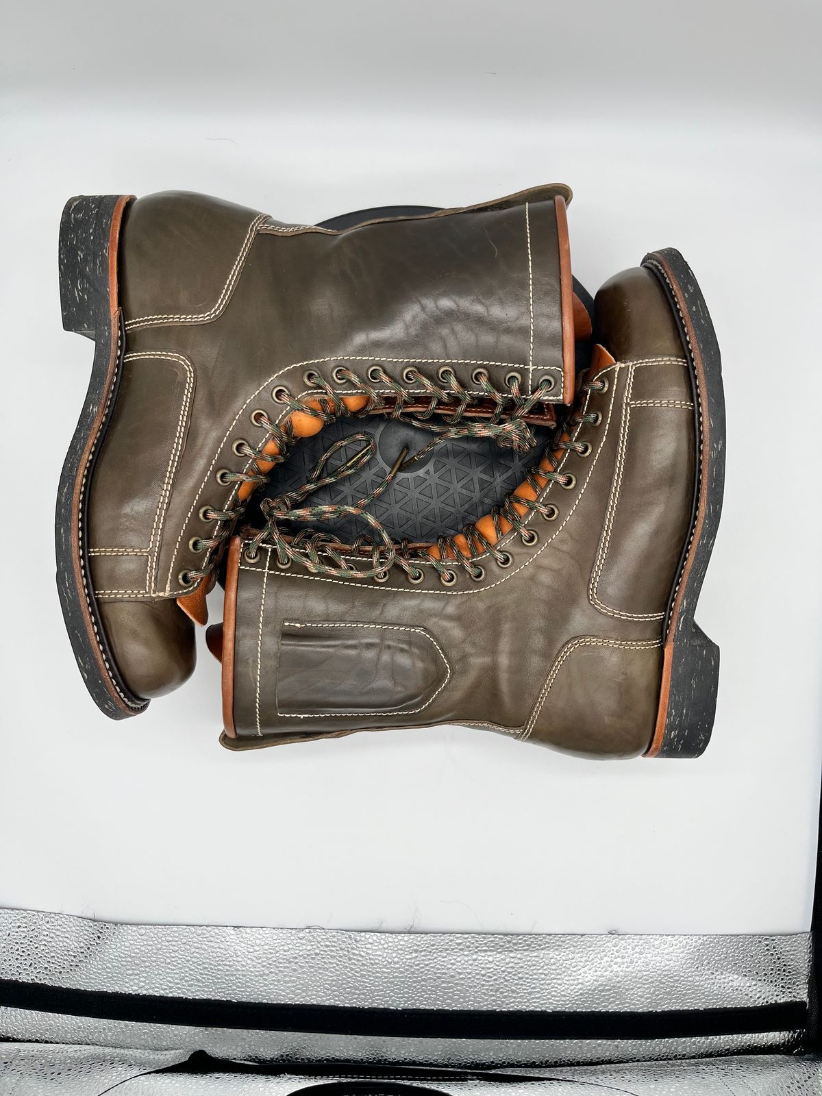 Photo by Balisong42 on March 5, 2024 of the Willie's Handmade Boots Pioneer Lace To Toe in Maryam Olive Horsebutt.