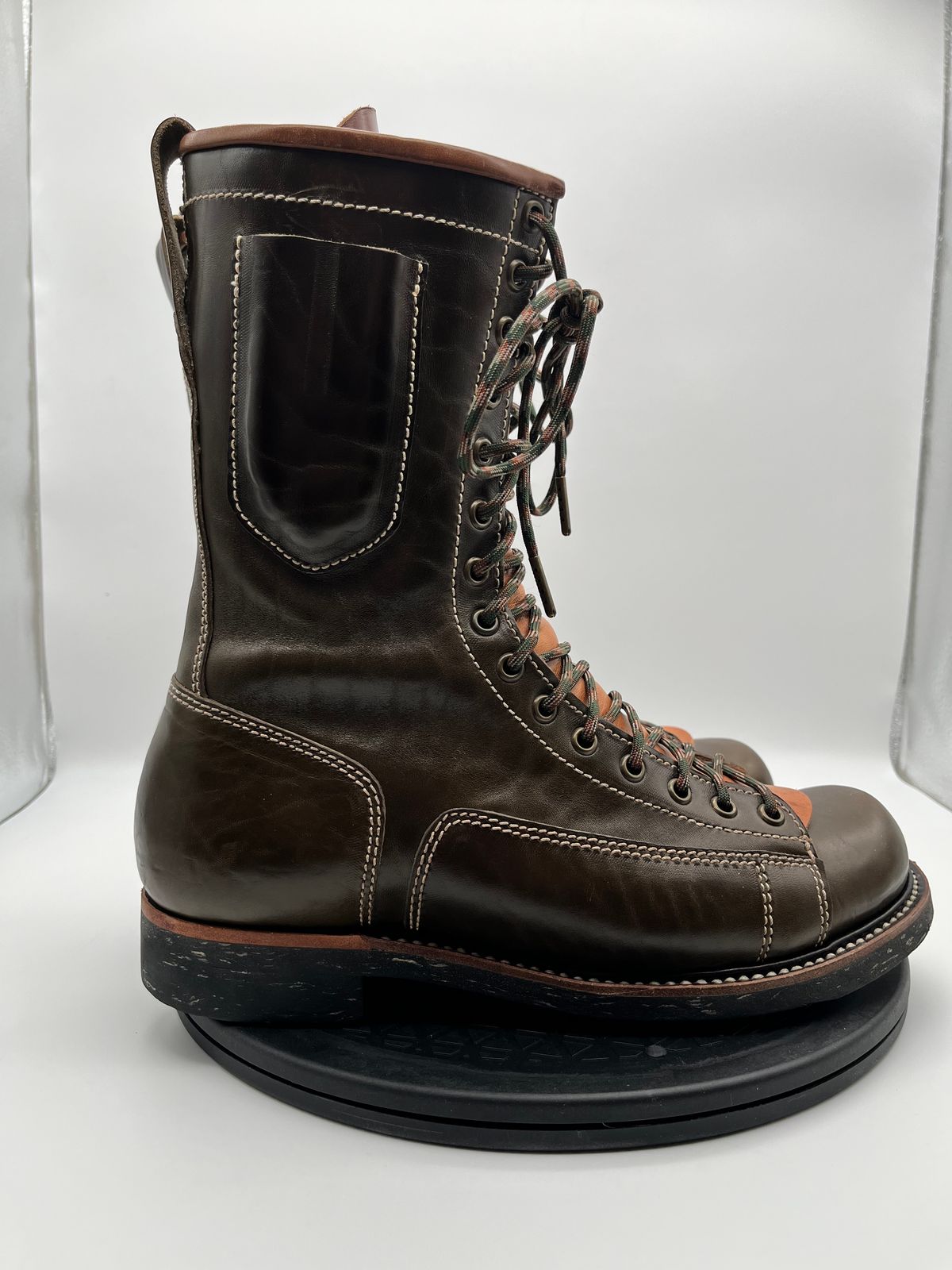 Photo by Balisong42 on March 5, 2024 of the Willie's Handmade Boots Pioneer Lace To Toe in Maryam Olive Horsebutt.