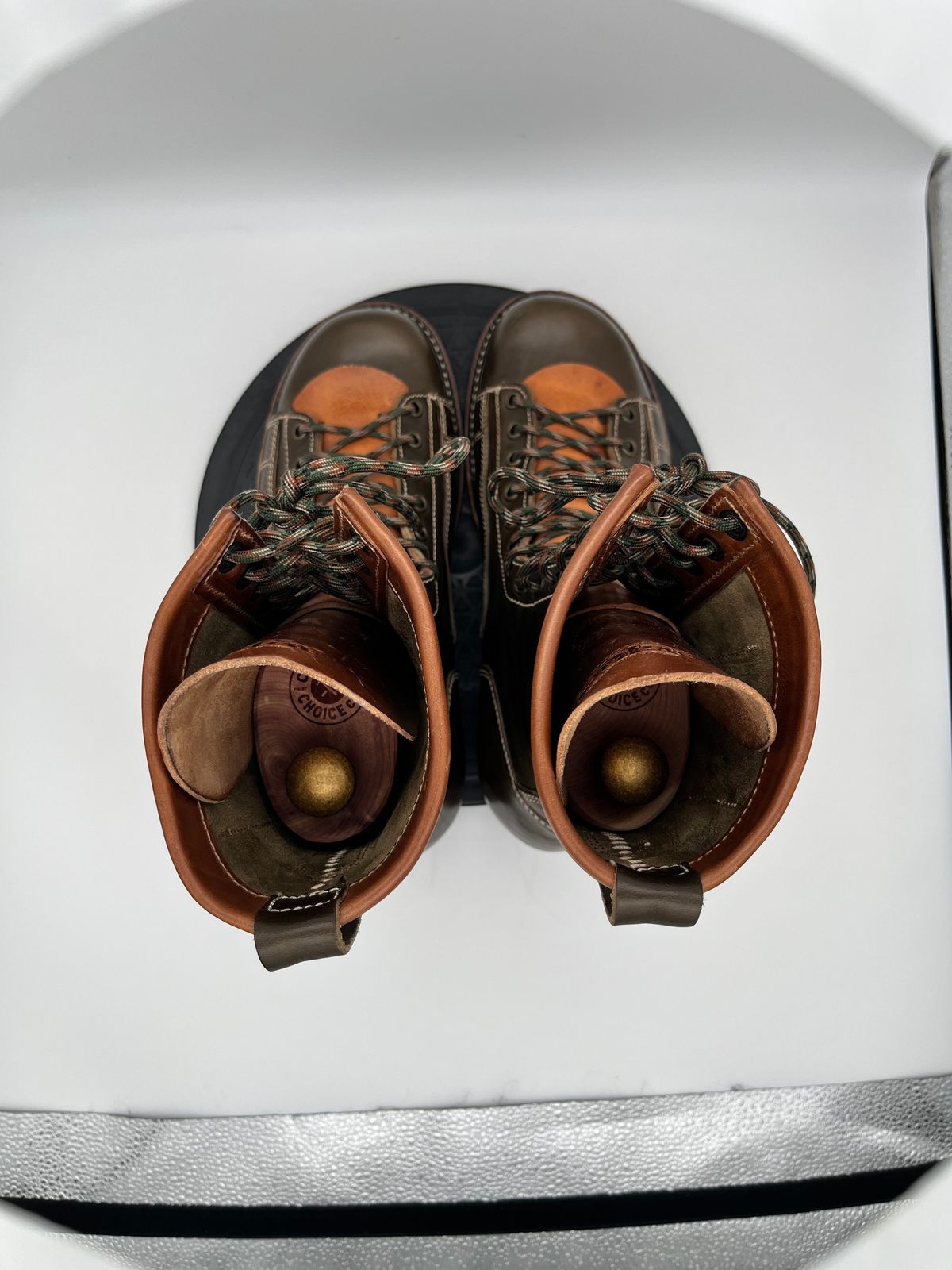 Photo by Balisong42 on March 5, 2024 of the Willie's Handmade Boots Pioneer Lace To Toe in Maryam Olive Horsebutt.