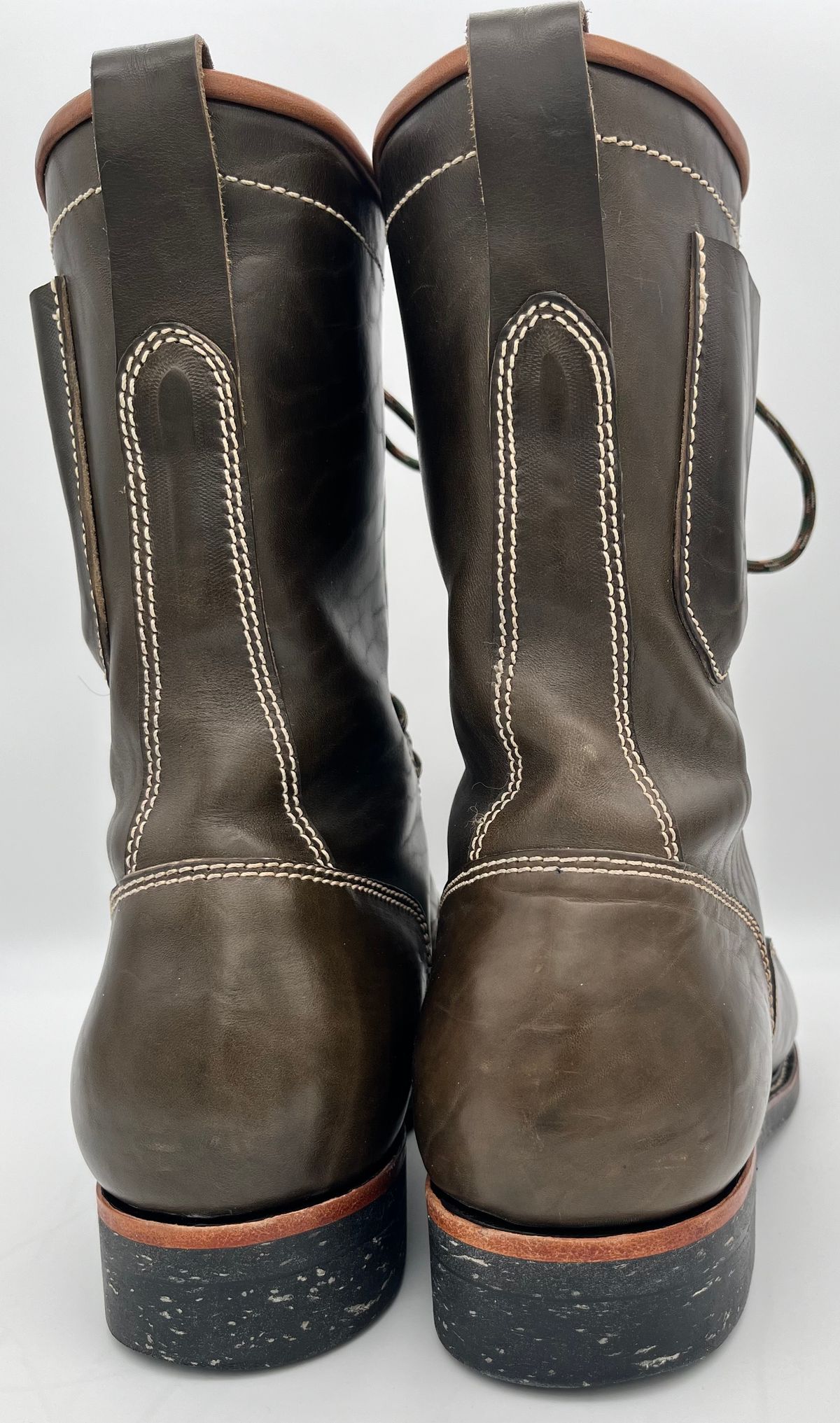 Photo by Balisong42 on April 5, 2024 of the Willie's Handmade Boots Pioneer Lace To Toe in Maryam Olive Horsebutt.