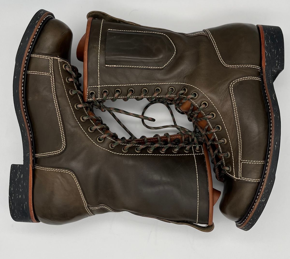 Photo by Balisong42 on April 5, 2024 of the Willie's Handmade Boots Pioneer Lace To Toe in Maryam Olive Horsebutt.